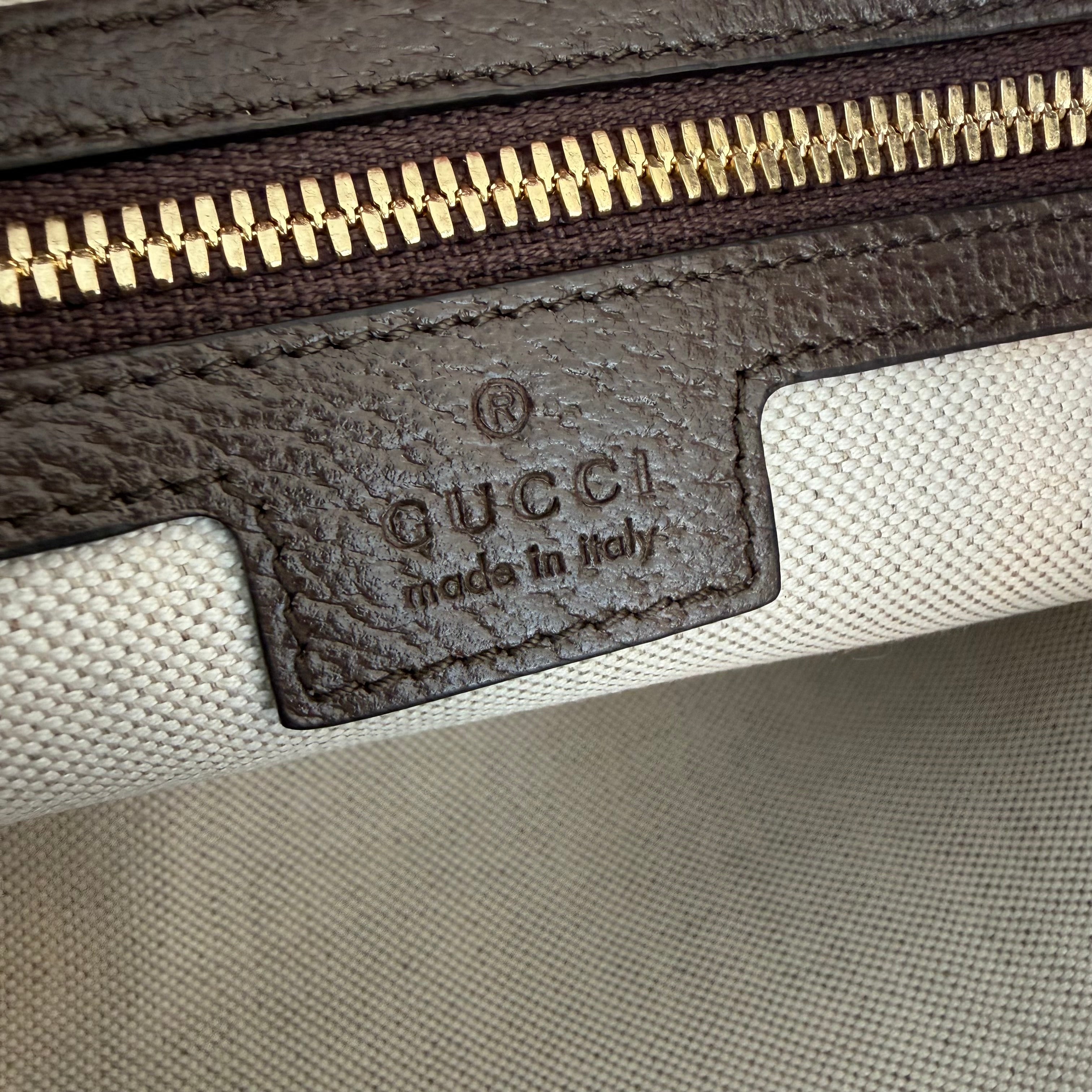 Gucci clutch GG Jumbo