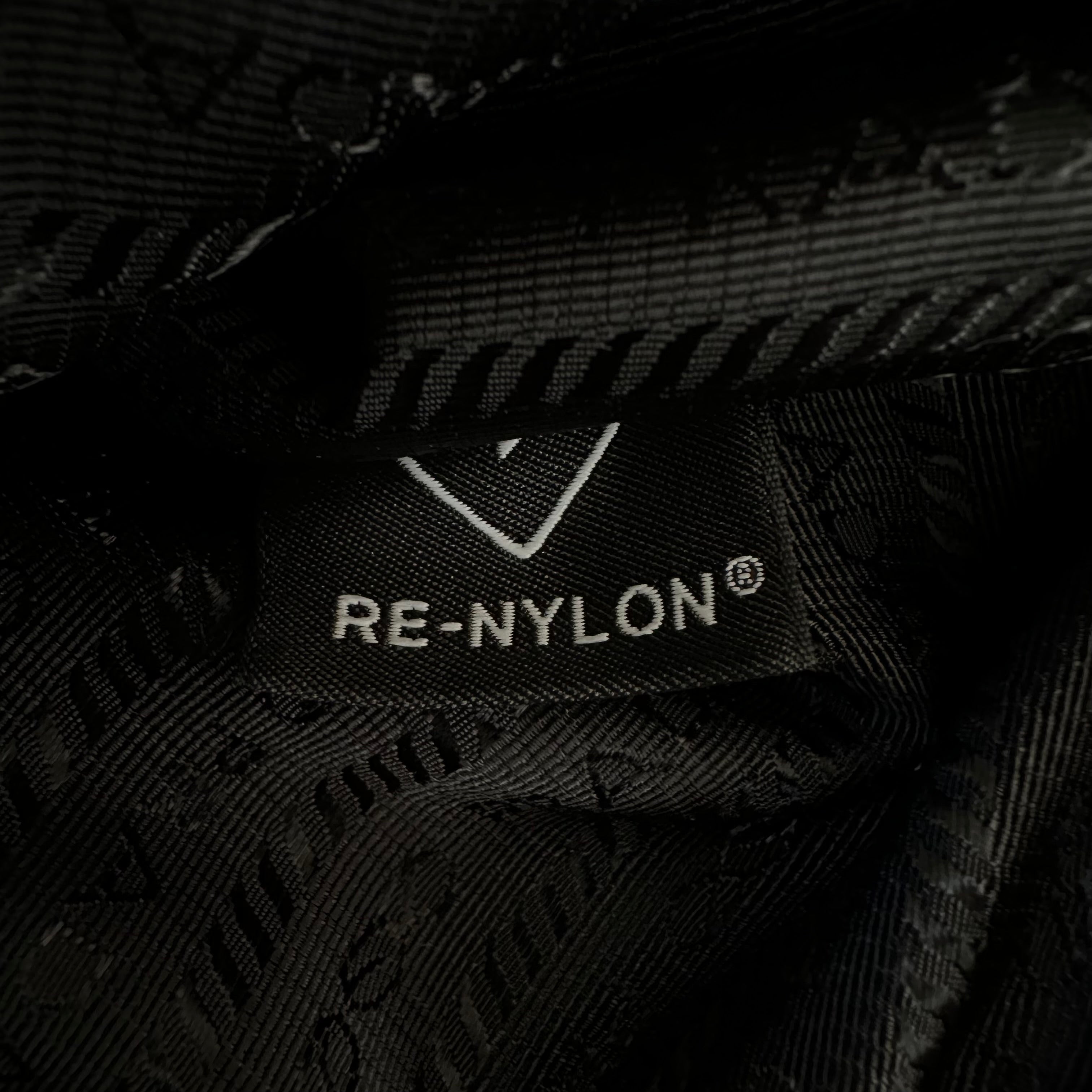 Prada borsa Re-Edition 2005