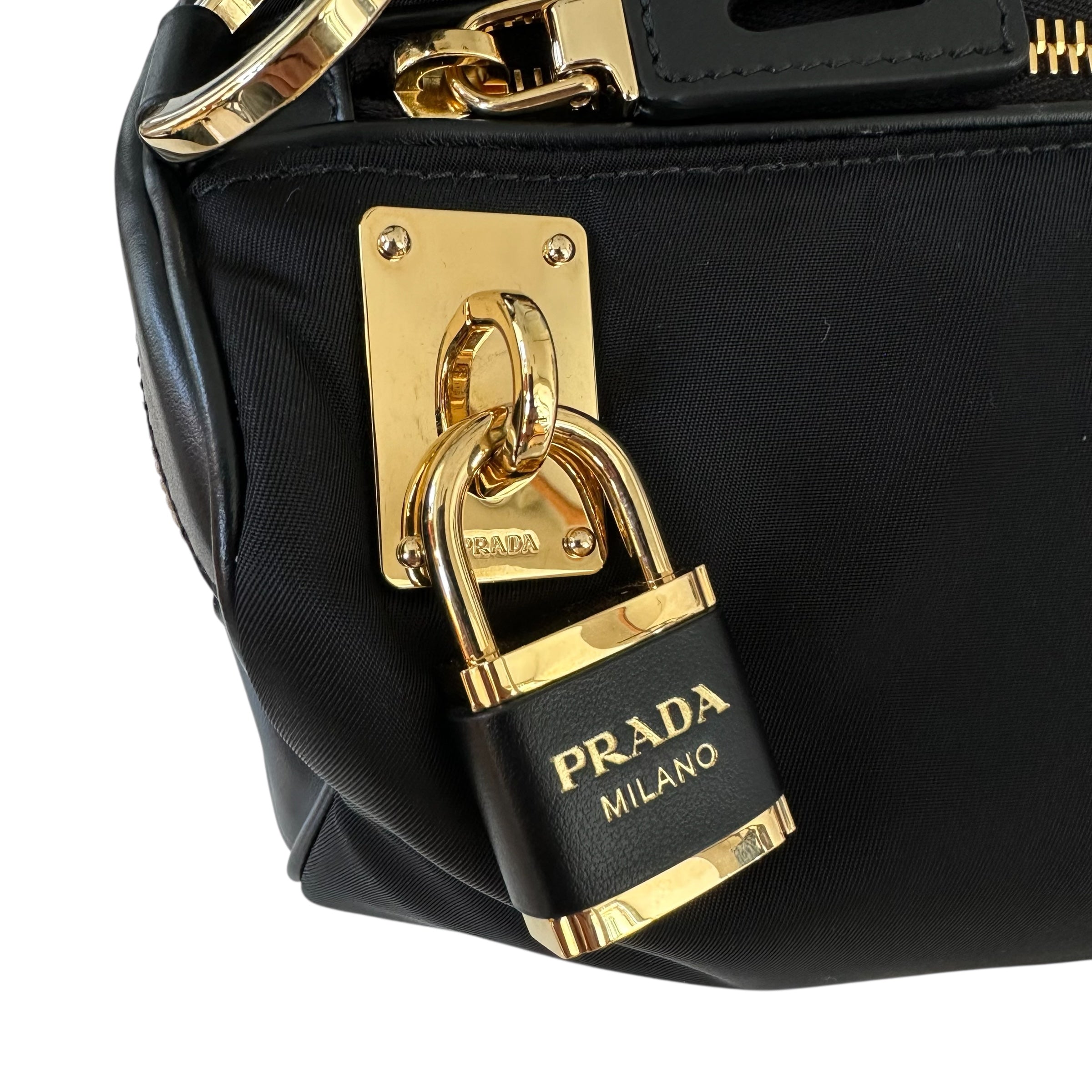 Prada borsa a spalla media con lucchetto