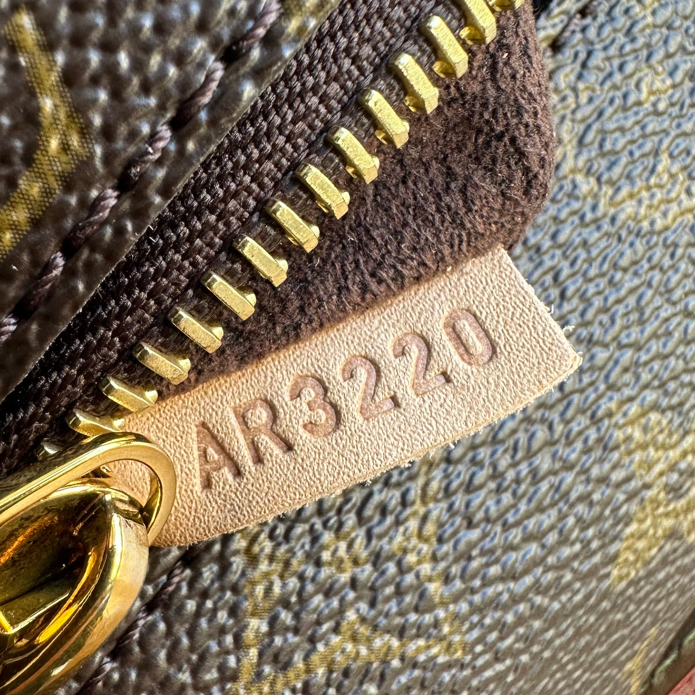 Louis Vuitton Pochette Metis