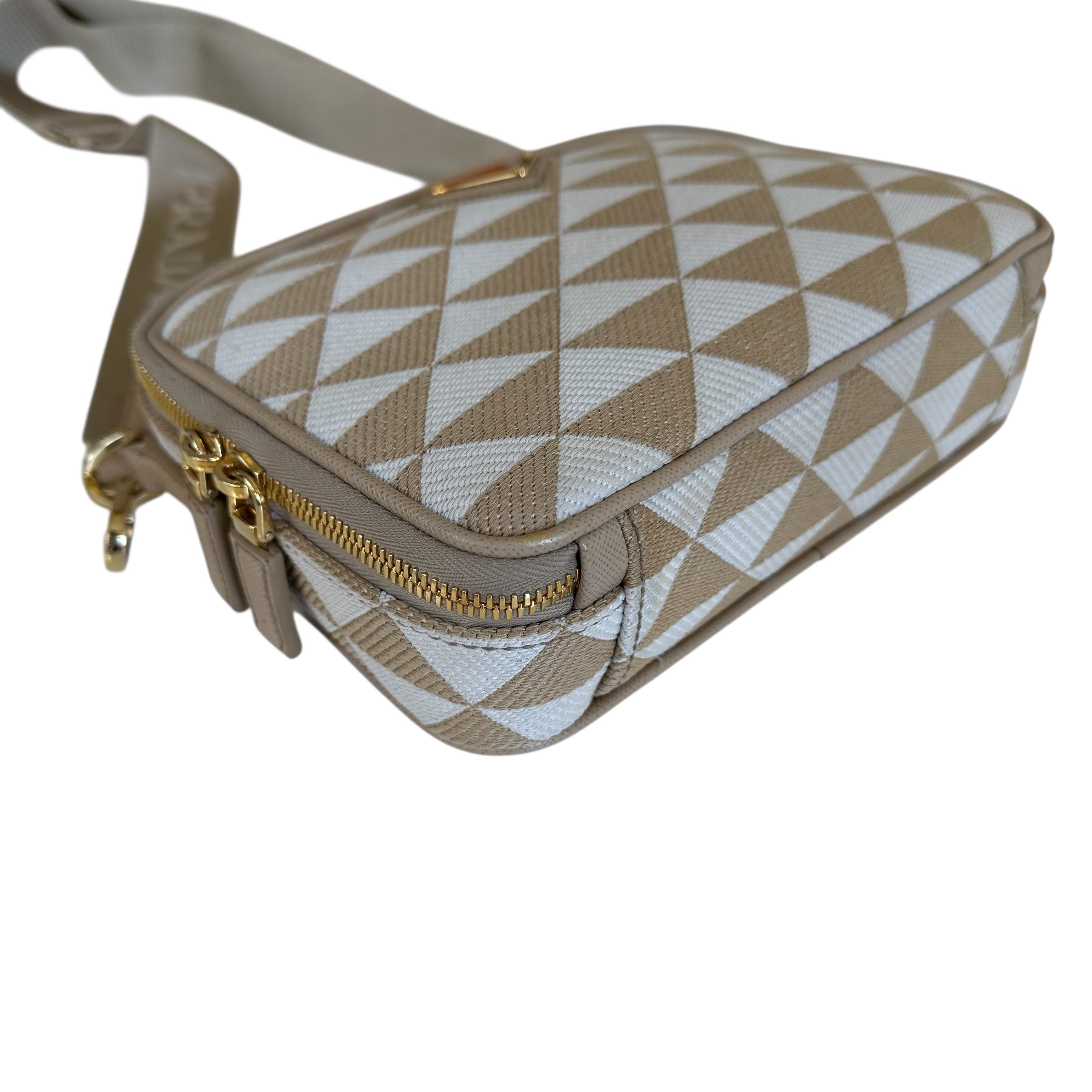 Prada messenger symbole