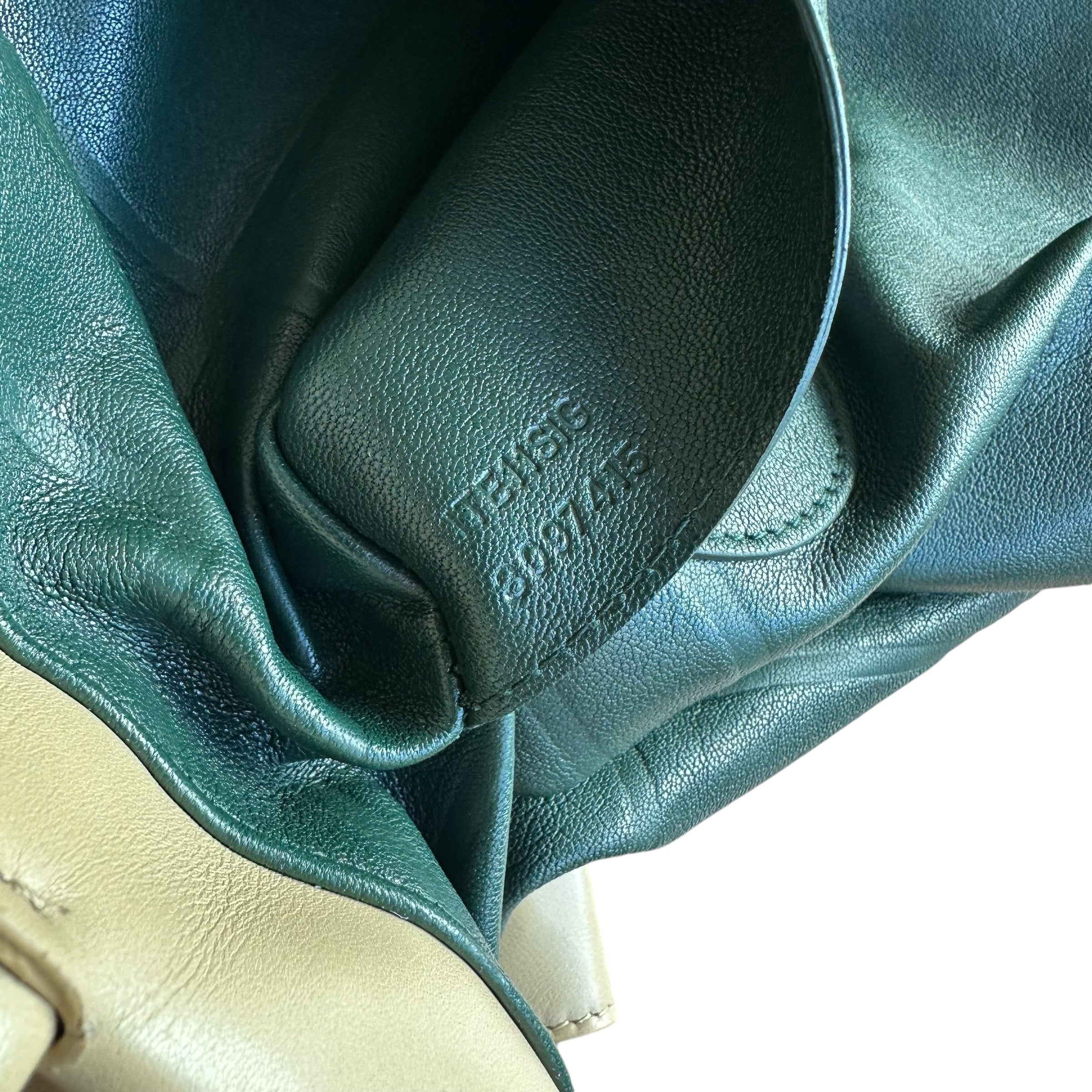 Burberry Tote Snip