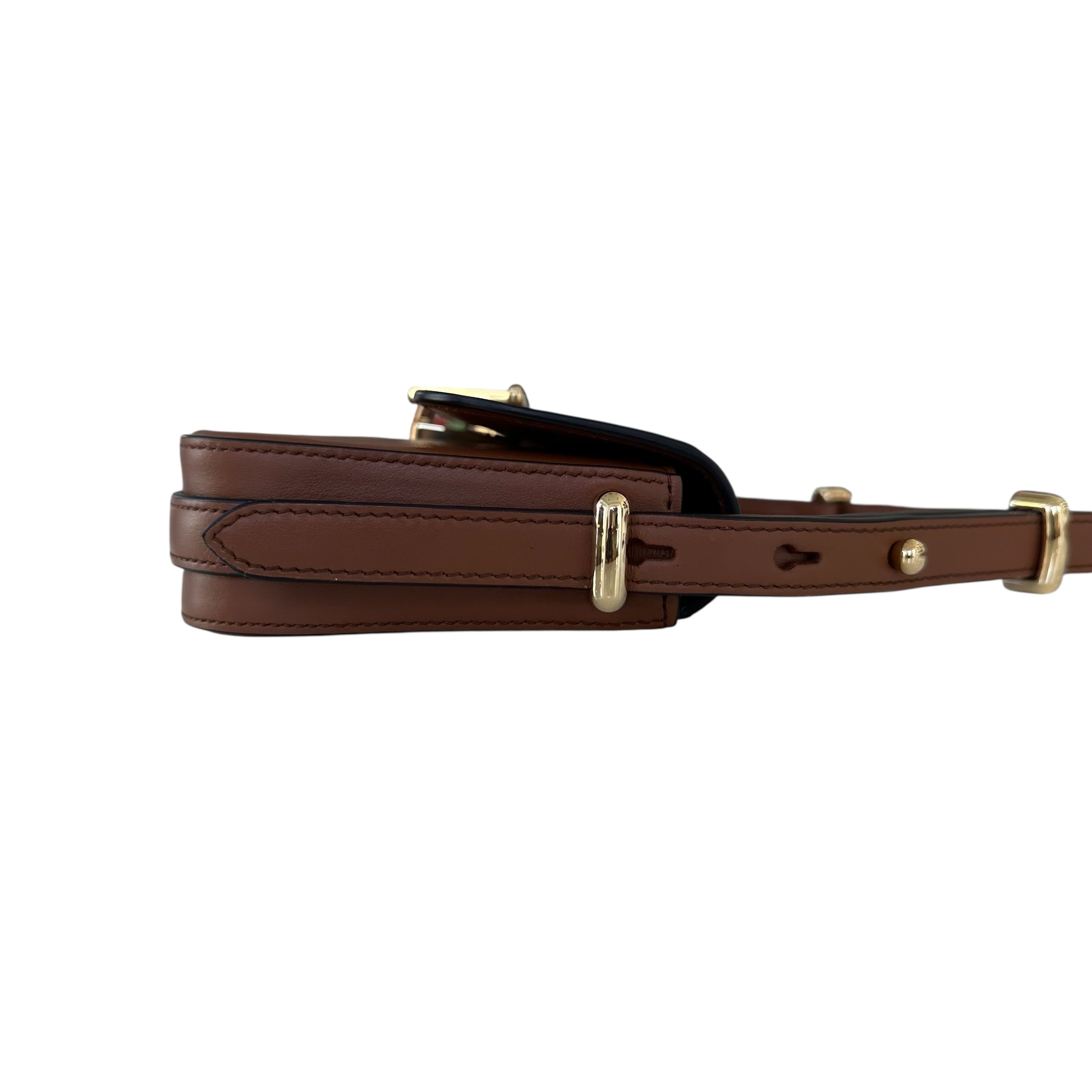 Prada pattina a tracolla