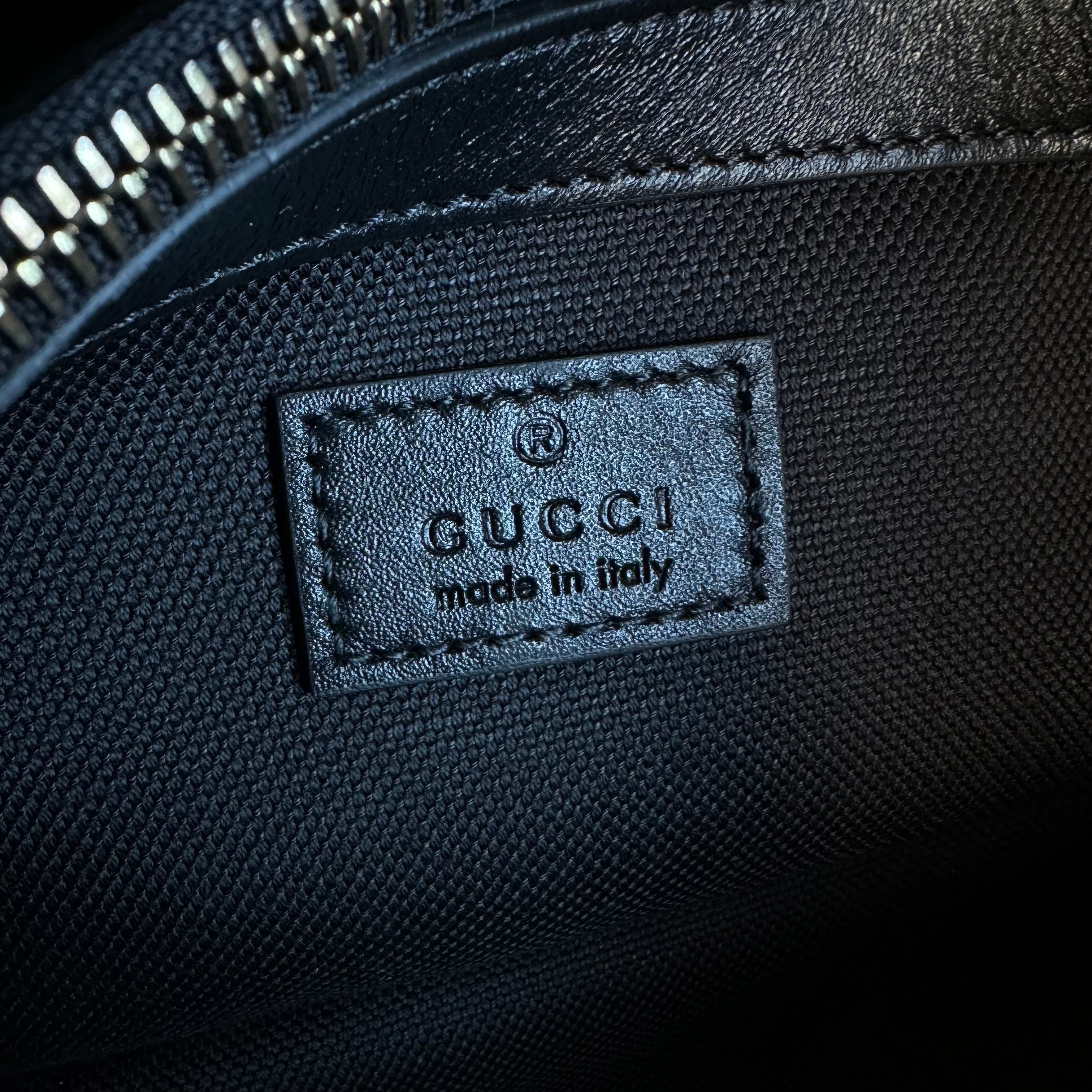 Gucci borsa shopping GG Emblem
