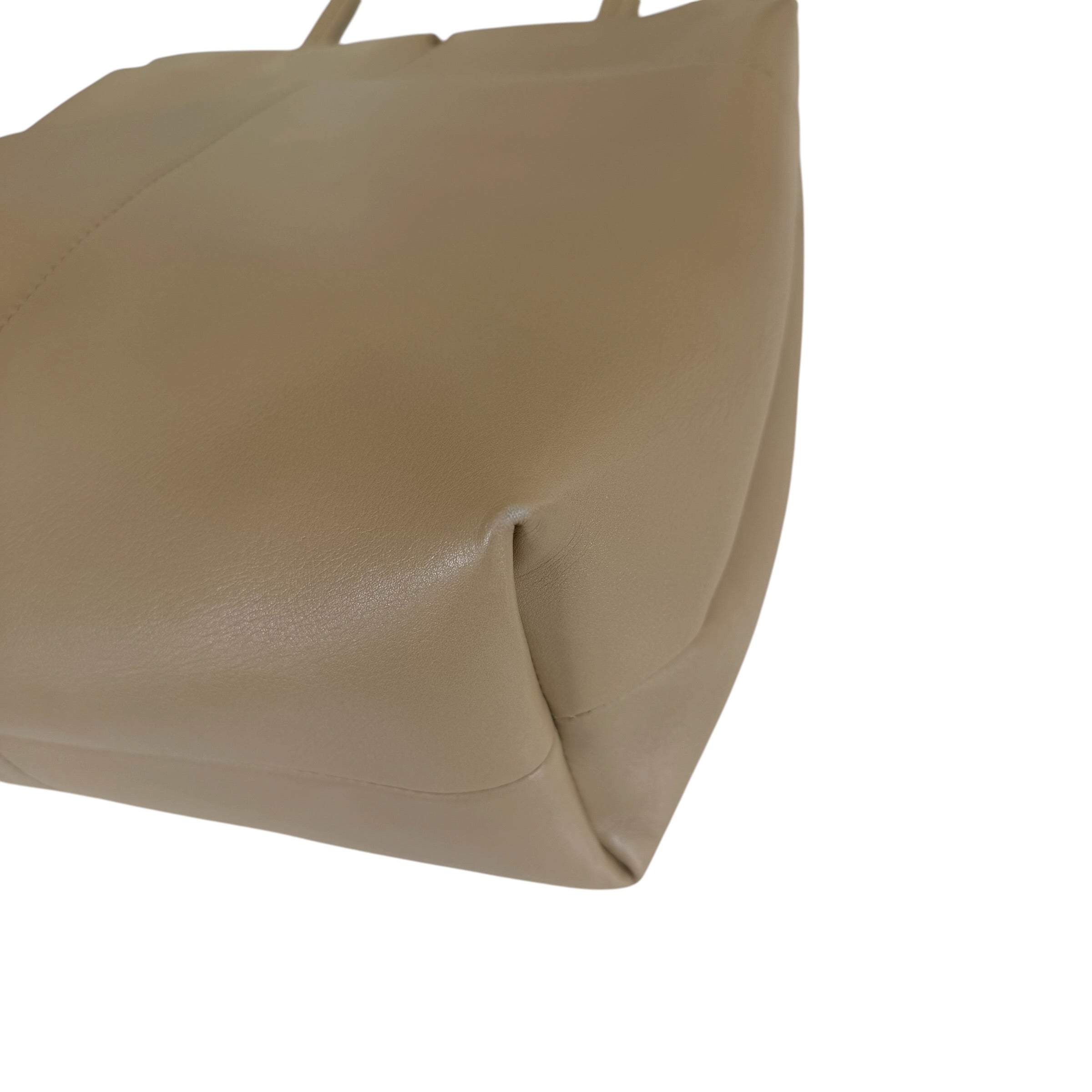 Burberry Tote Snip