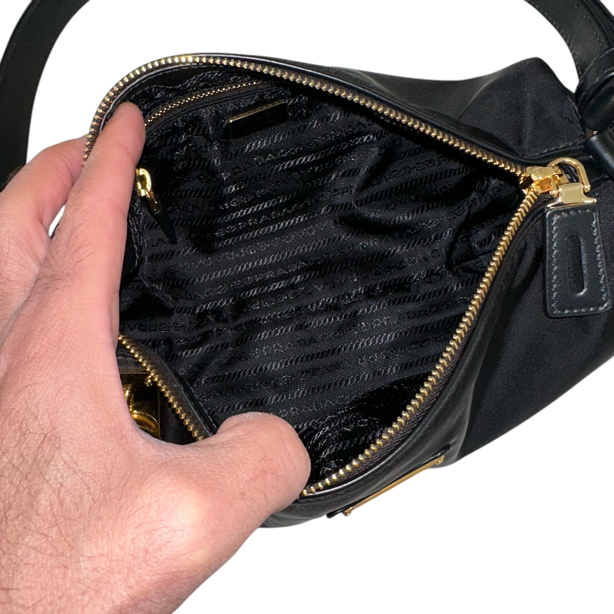 Prada borsa a spalla media con lucchetto