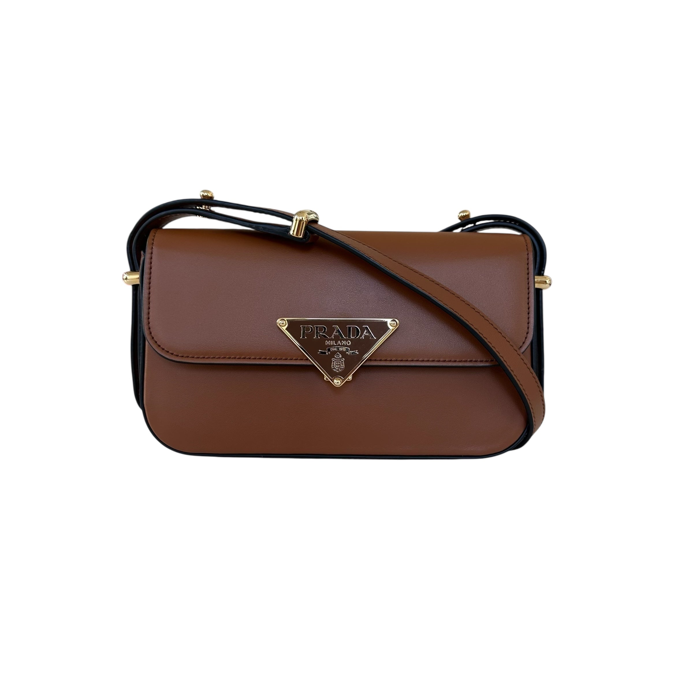 Prada pattina a tracolla