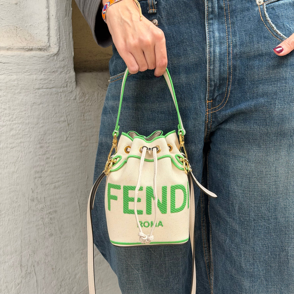 Fendi mini borsa a secchiello Mon Tresor