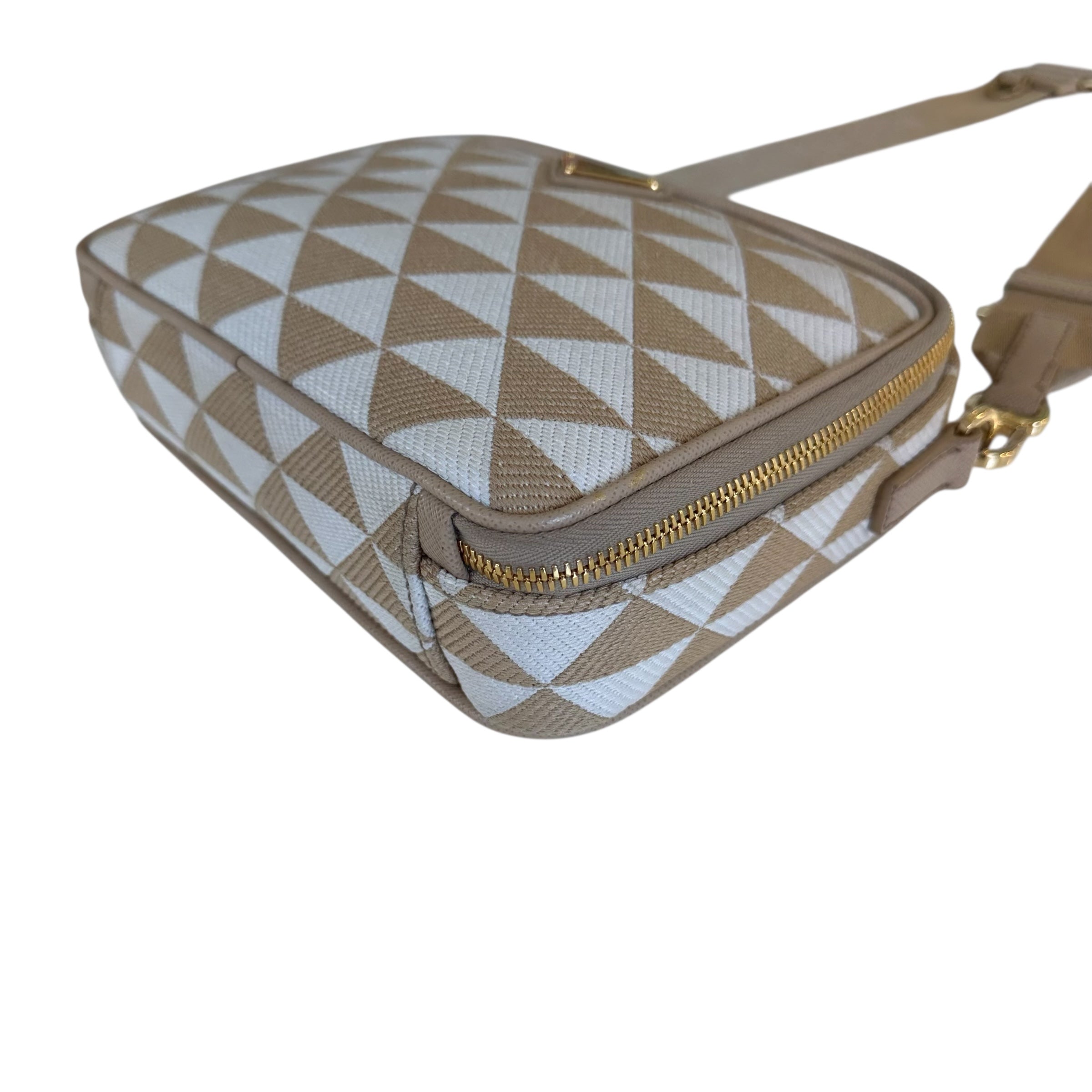 Prada messenger symbole