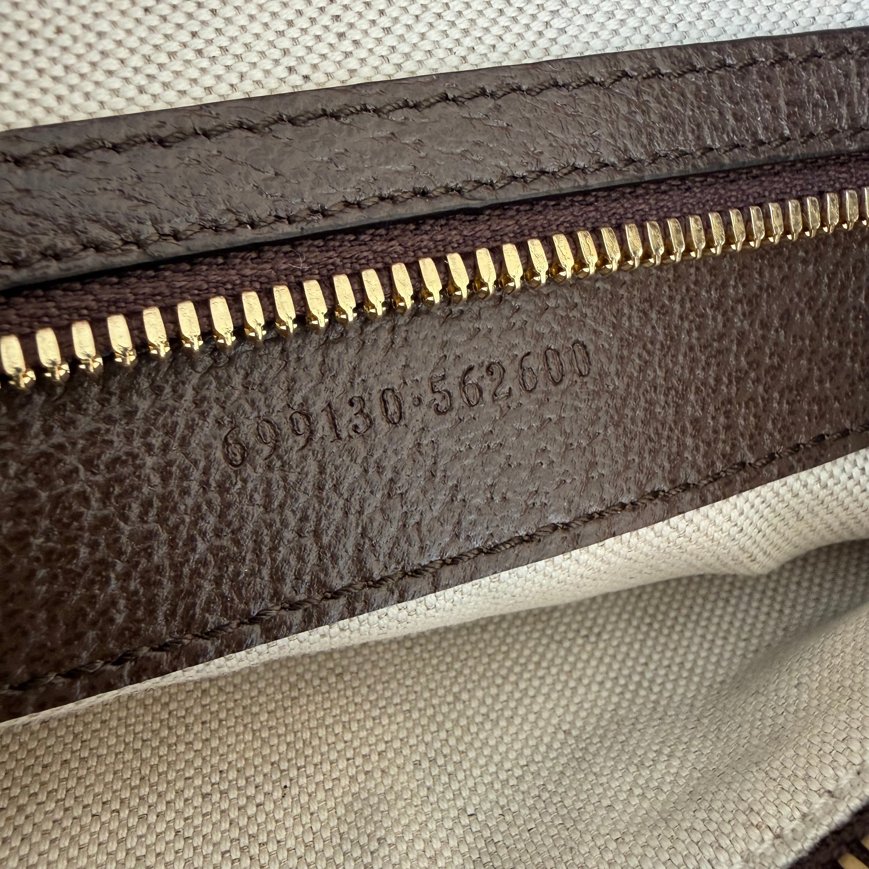 Gucci clutch GG Jumbo