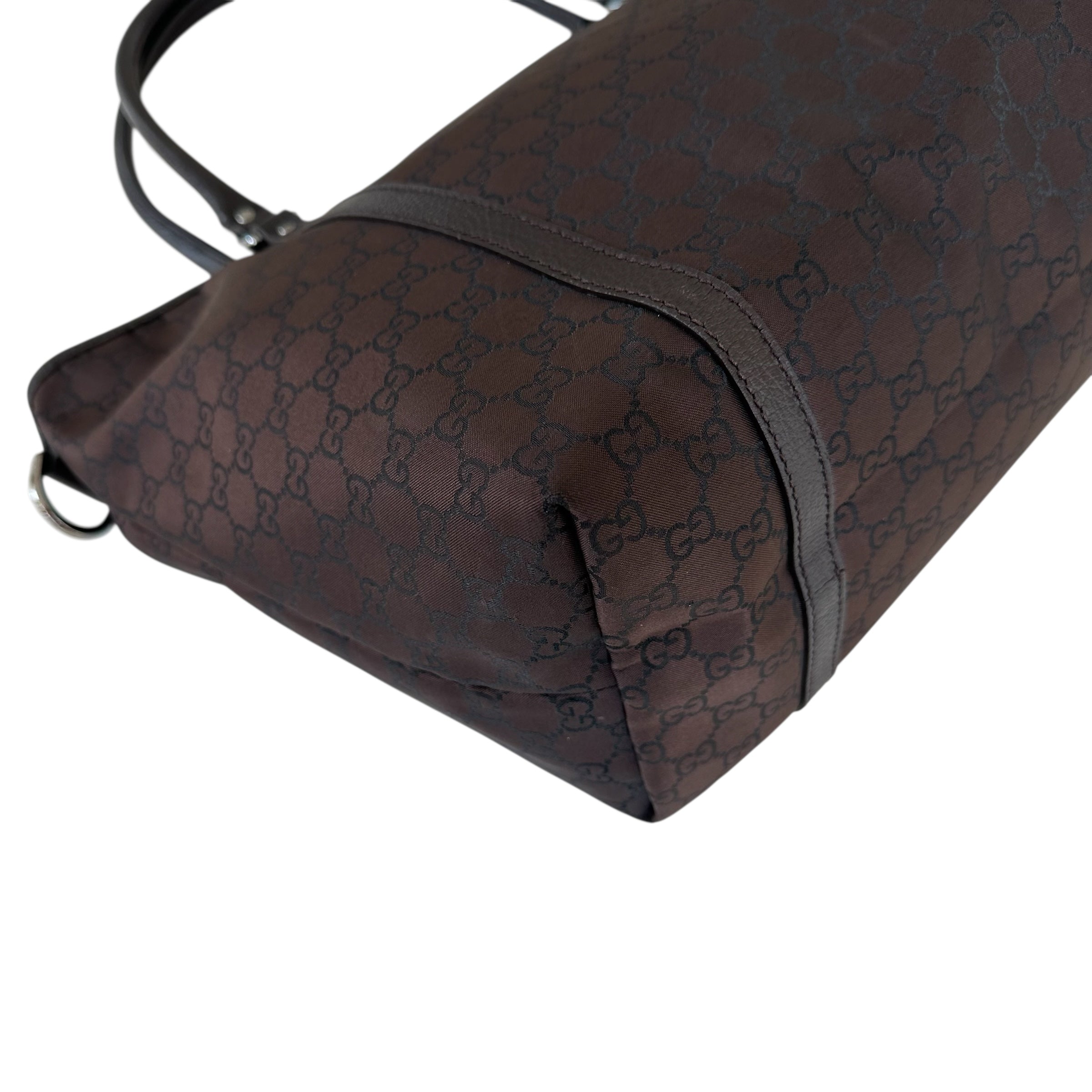 Gucci borsa shopping in nylon GG