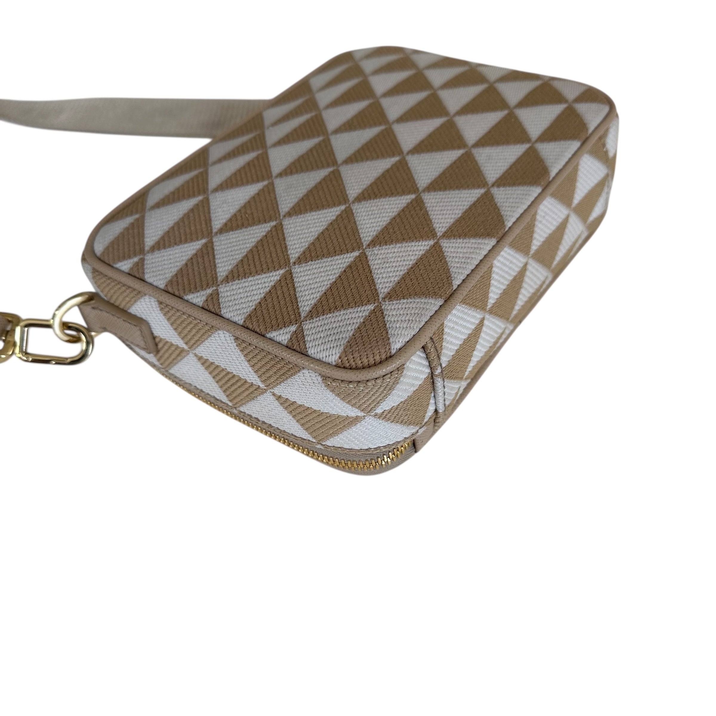 Prada messenger symbole