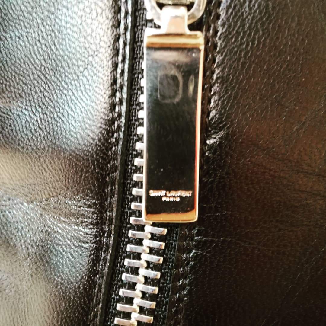 stivaletti Yves Saint Laurent Niki 105 asimmetrici in pelle