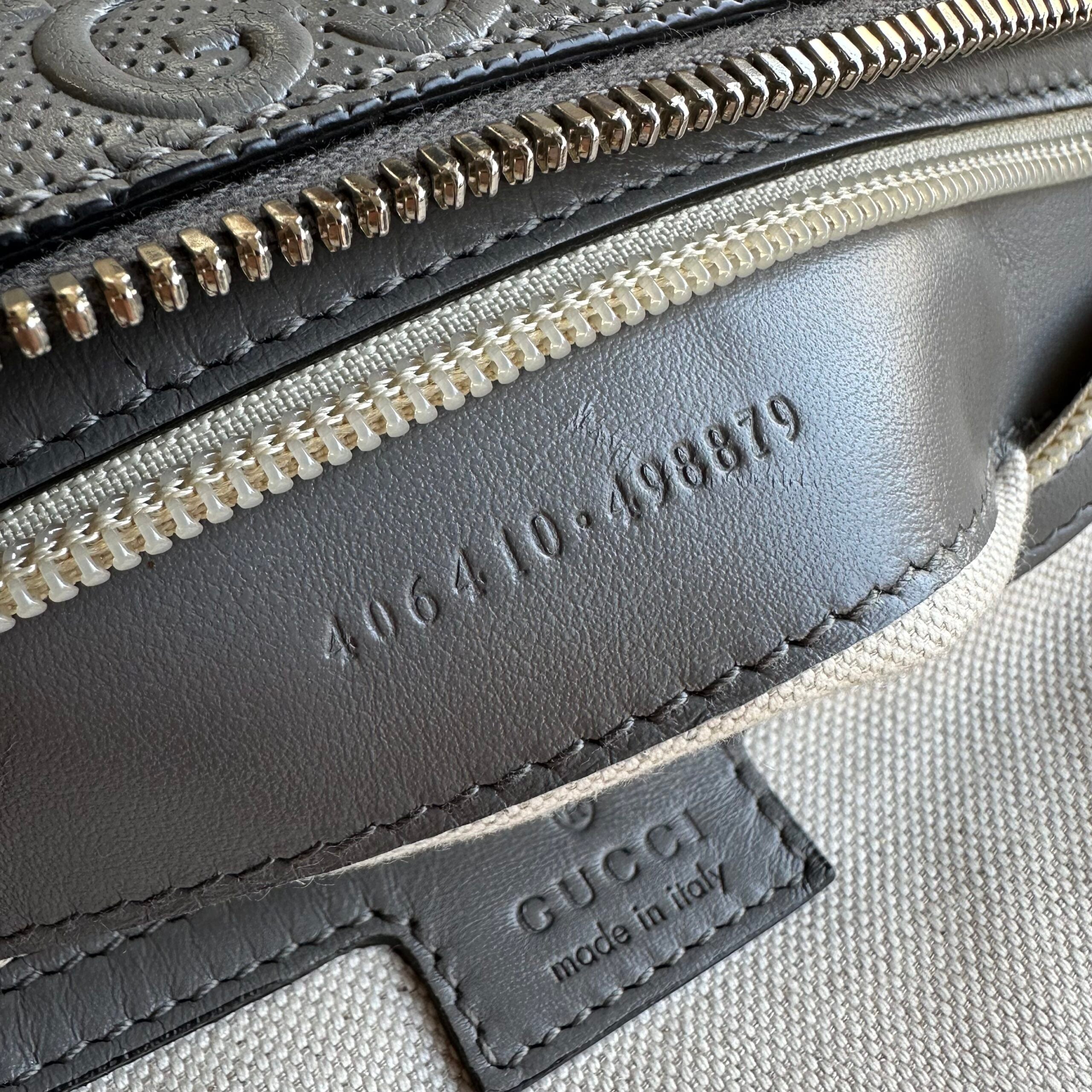 Gucci Messenger in pelle traforata con GG