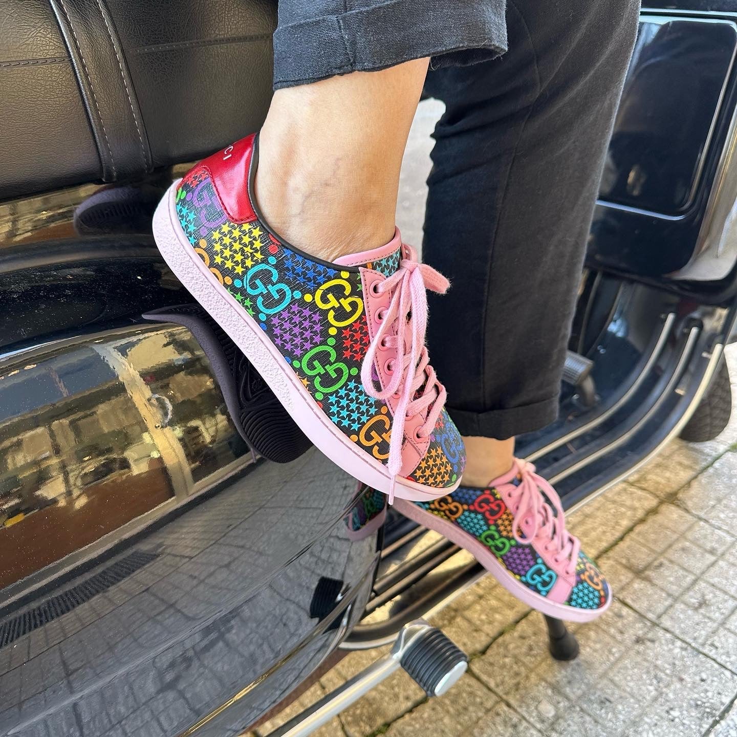 Sneaker Gucci in tela GG Psychedelic e finiture in pelle rosa Stile: 610086