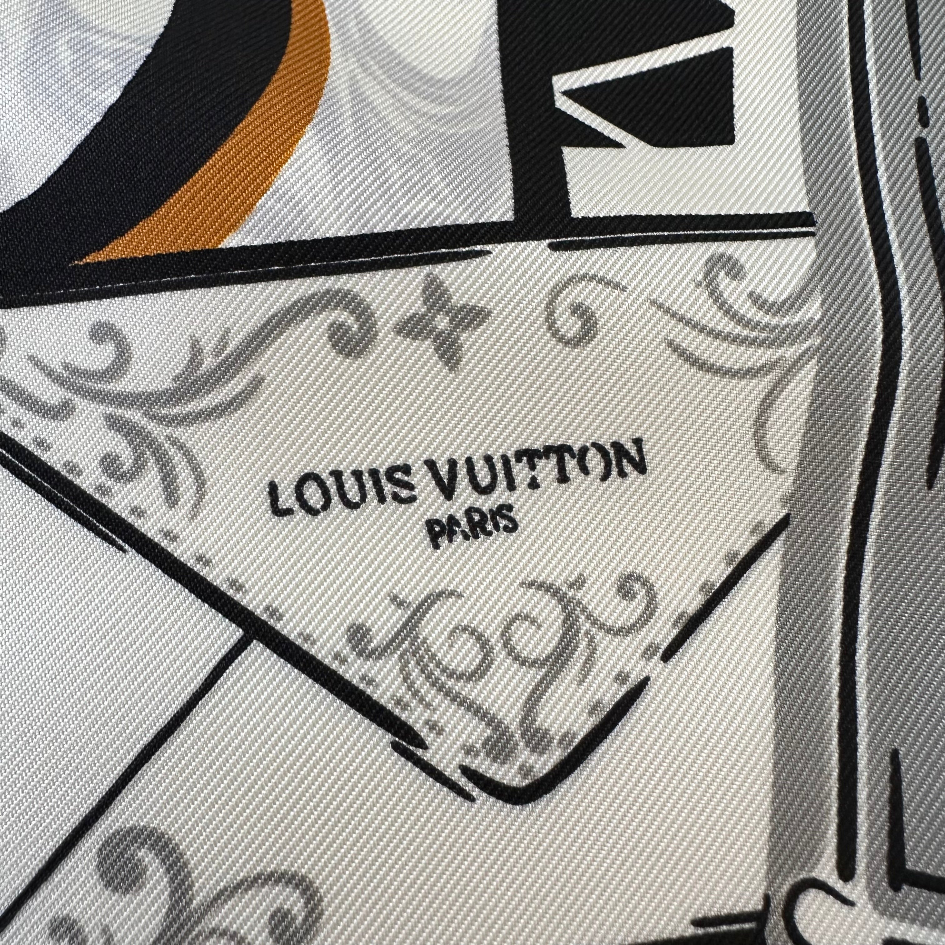 Louis Vuitton foulard Library Square 70 S00