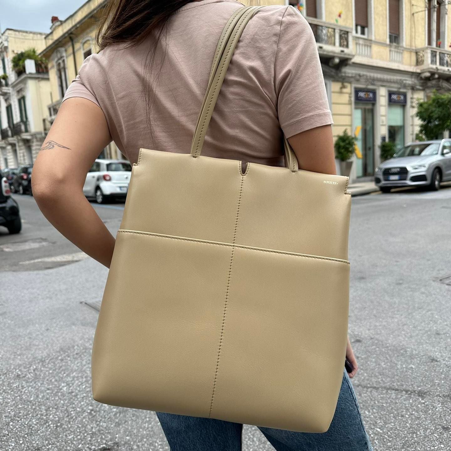 Burberry Tote Snip