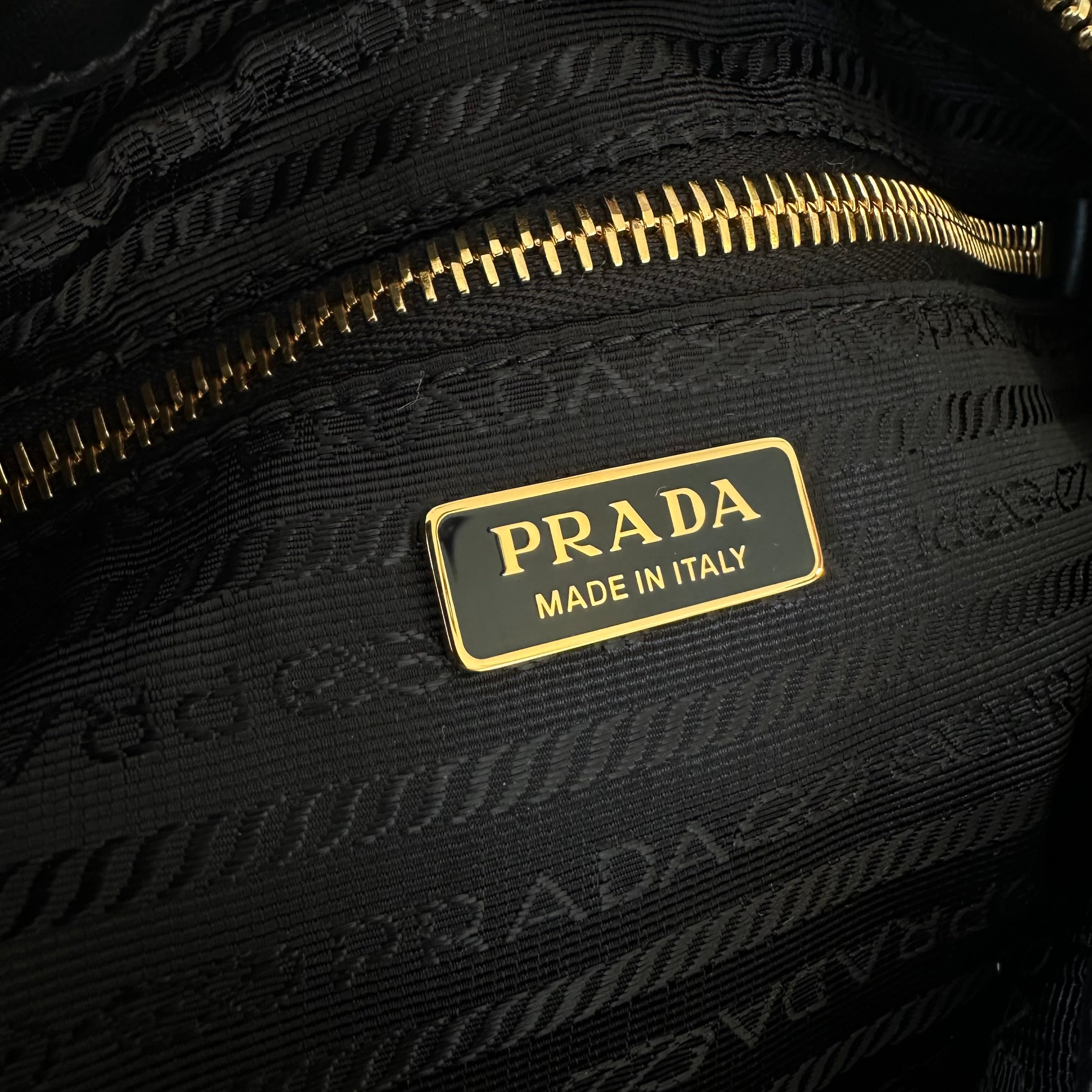 Prada borsa a spalla media con lucchetto