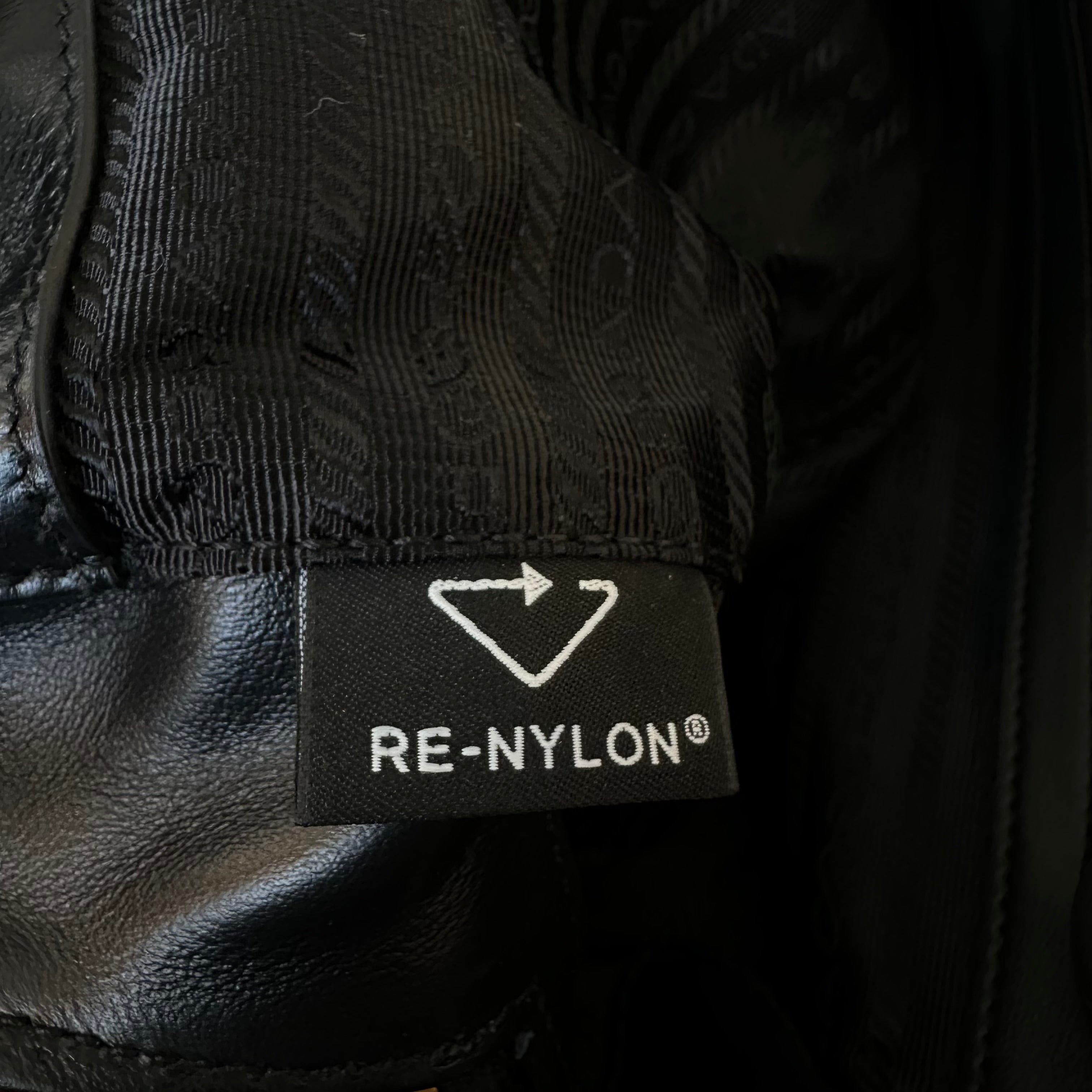 Prada borsa Bauletto large in Re-Nylon