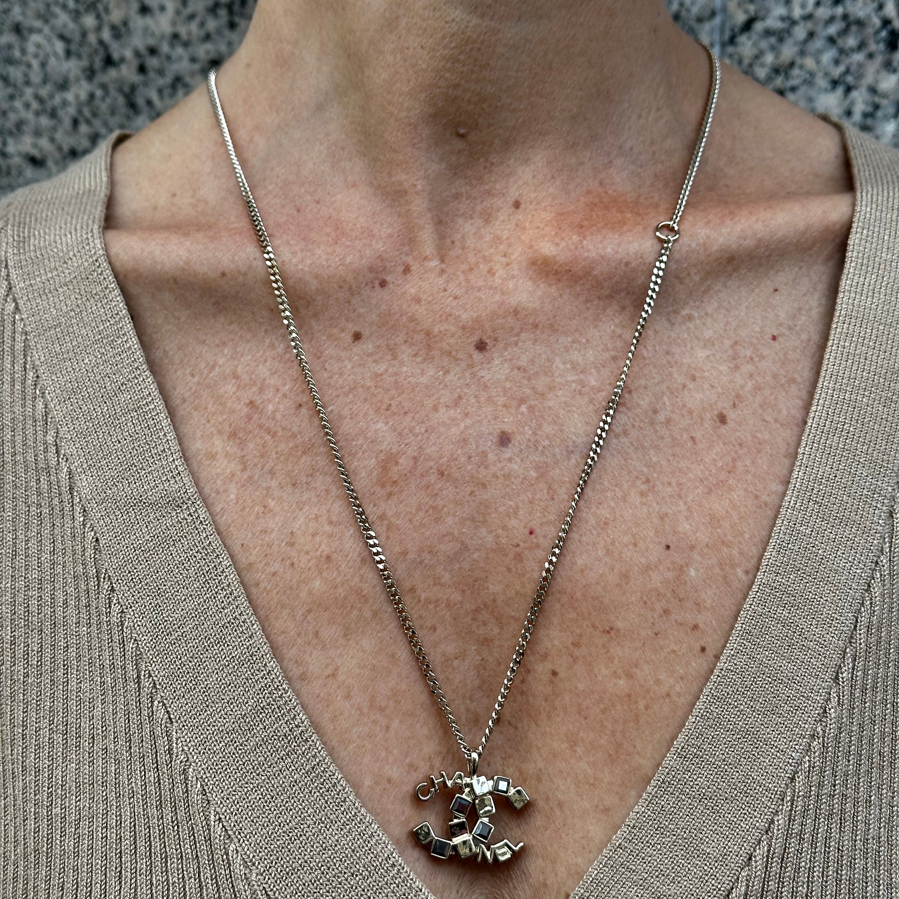 Chanel pendente CC su catena