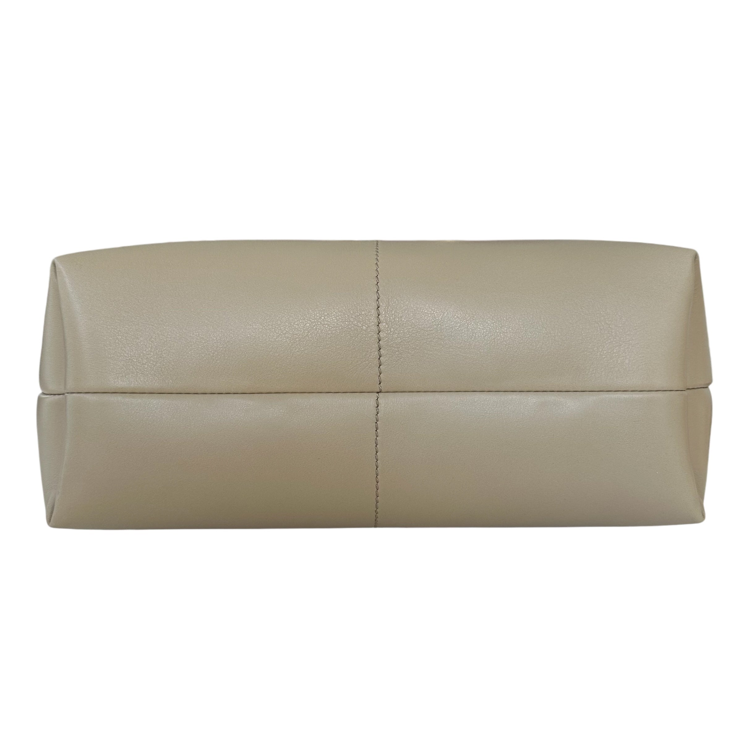 Burberry Tote Snip