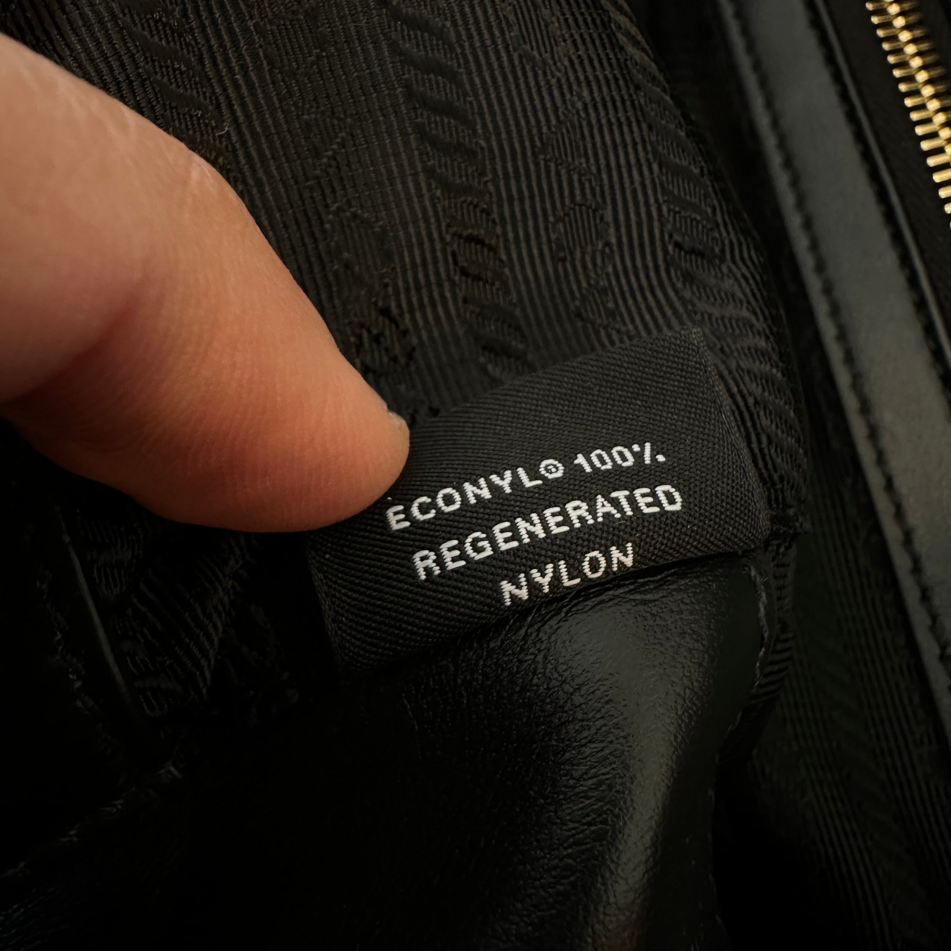 Prada borsa Bauletto large in Re-Nylon