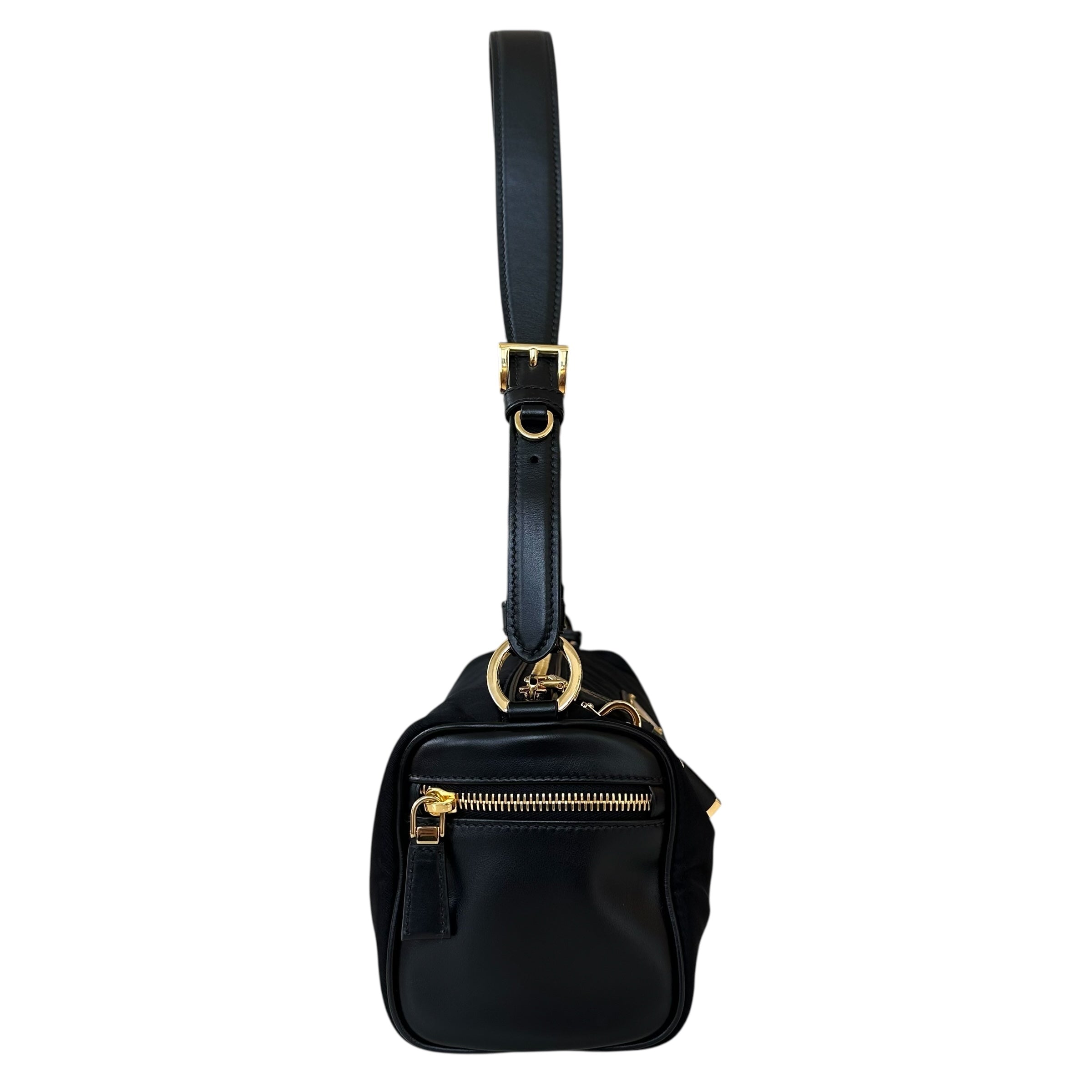 Prada borsa a spalla media con lucchetto