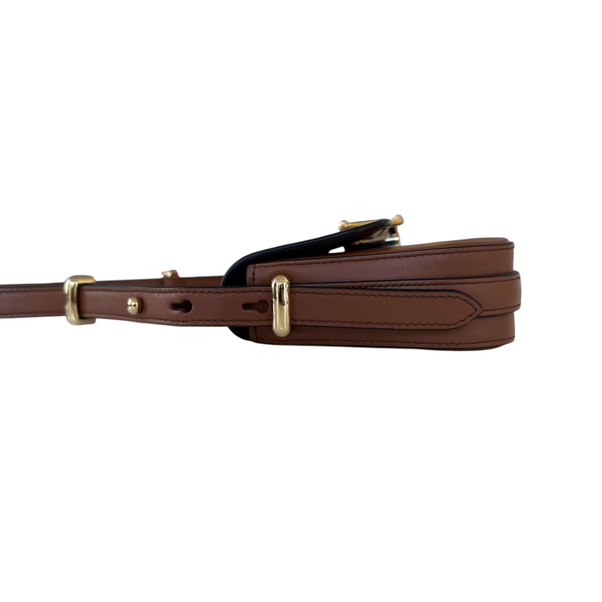 Prada pattina a tracolla