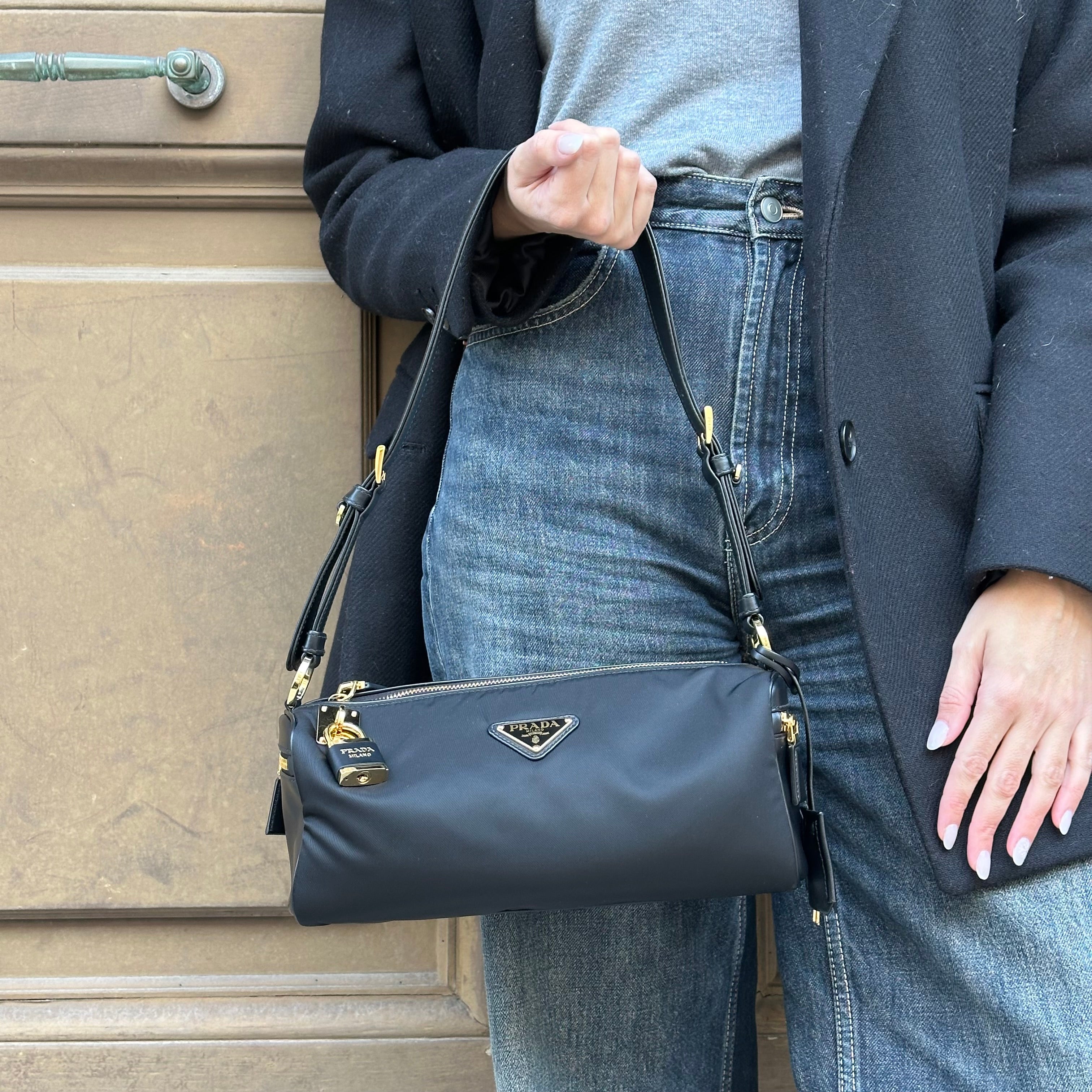 Prada borsa a spalla media con lucchetto