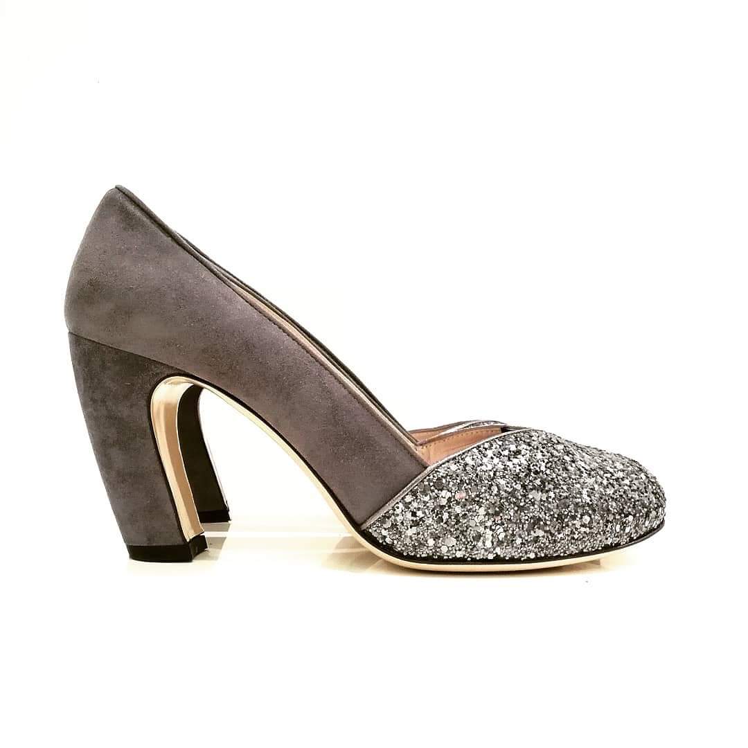 Décolleté Miu Miu in scamosciato con punta glitterata