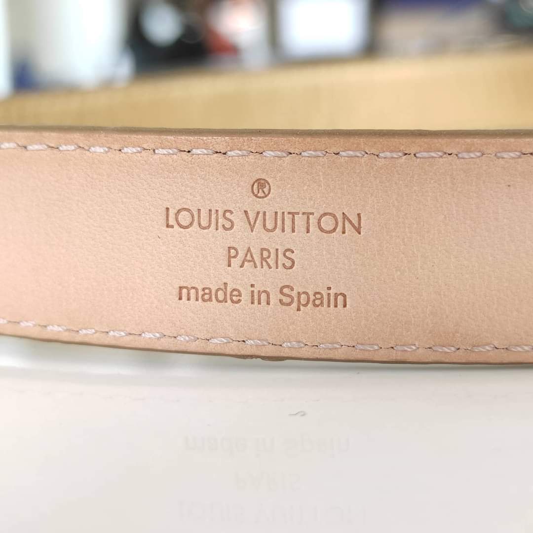 Cintura donna Louis Vuitton Cursive Logo in pelle e finiture in vacchetta  naturale – Easy Luxury – Borse usate di Lusso