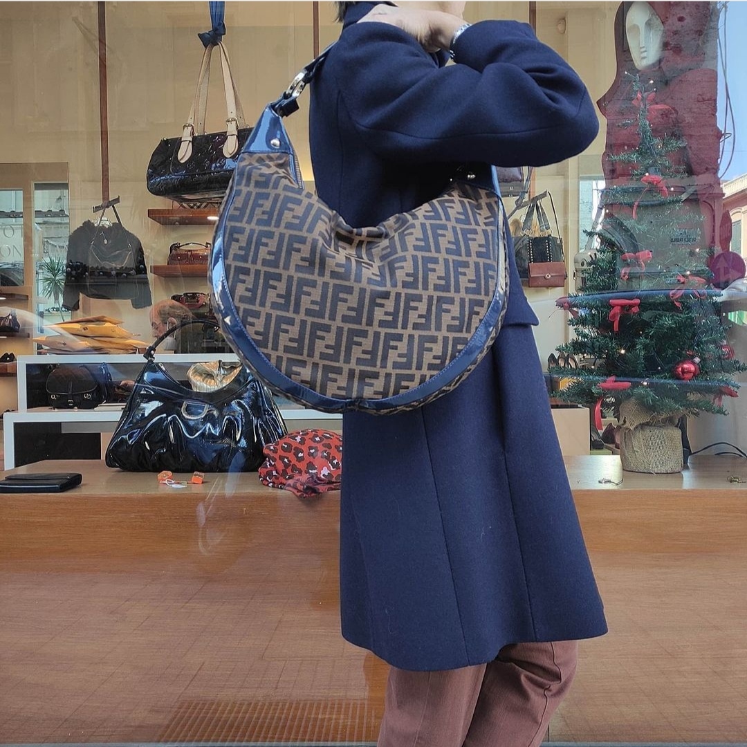 Borsa Fendi Chef Hobo in tela zucca e finiture in vernice blu Easy Luxury Borse usate di Lusso