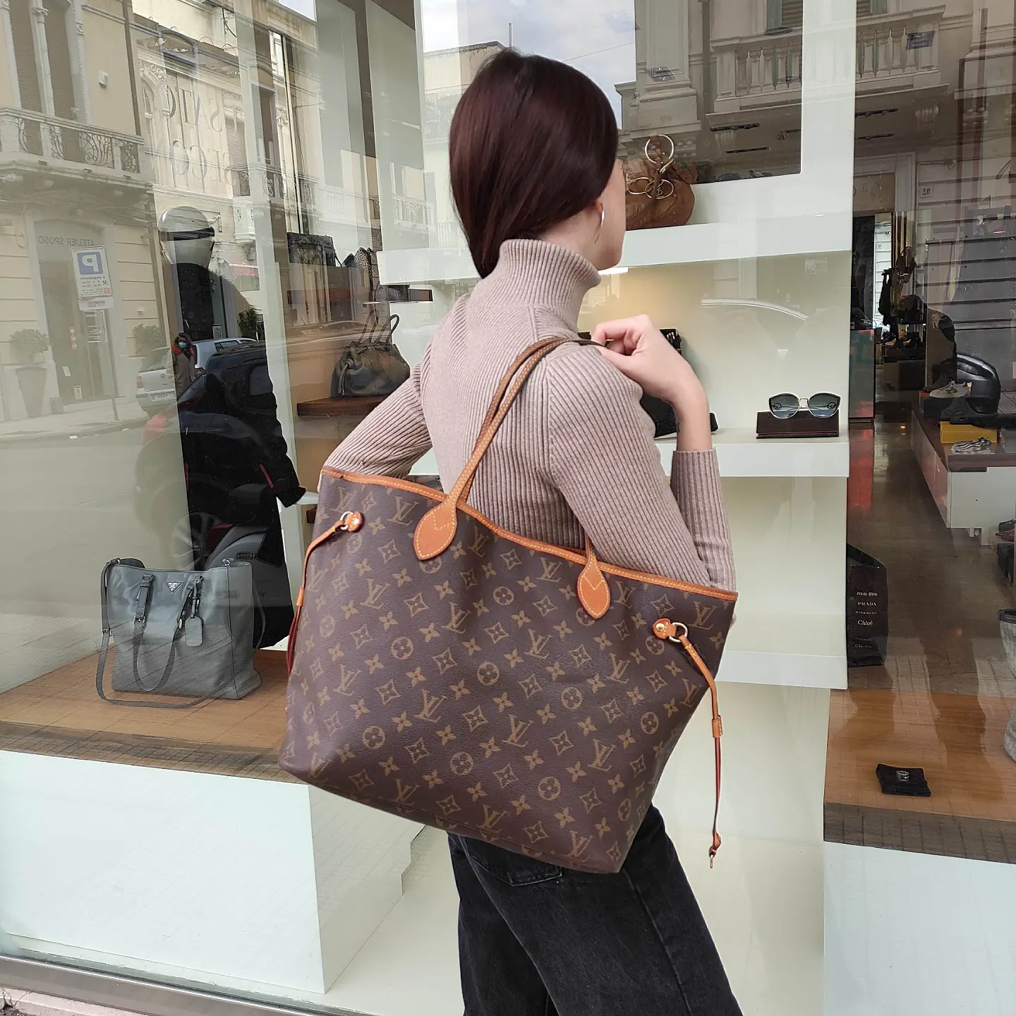 Borsa Louis Vuitton Neverfull MM in tela monogram e finiture in vacchetta naturale Easy Luxury Borse usate di Lusso