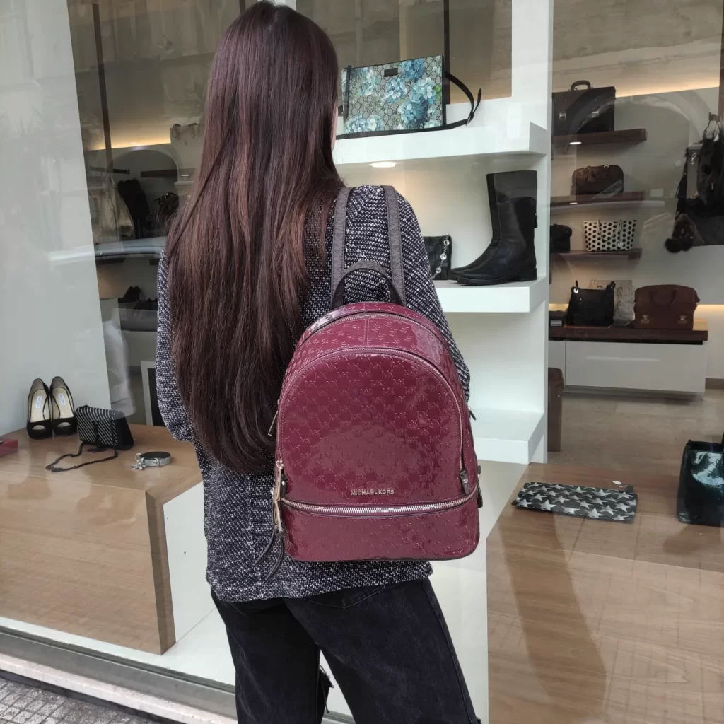 Michael Kors zaino Rhea medio in pelle verniciata con logo in