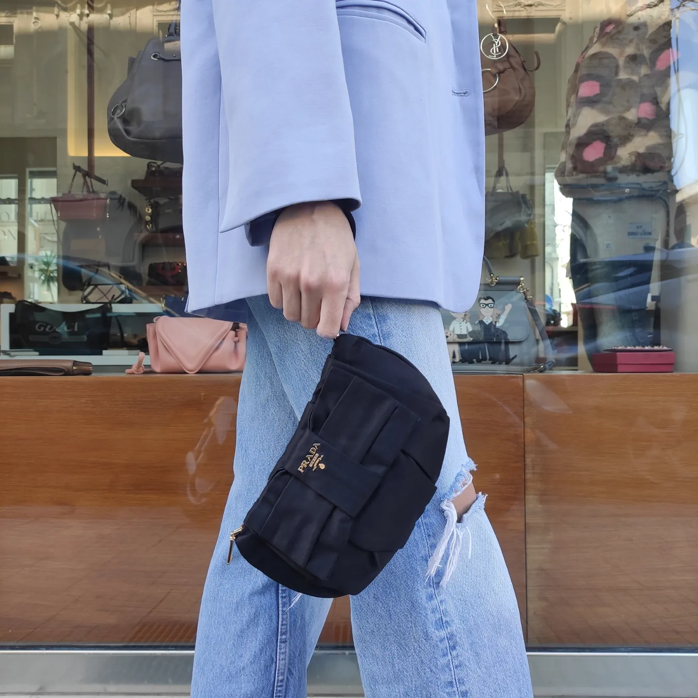 Pochette da polso Prada in raso Easy Luxury Borse usate di Lusso