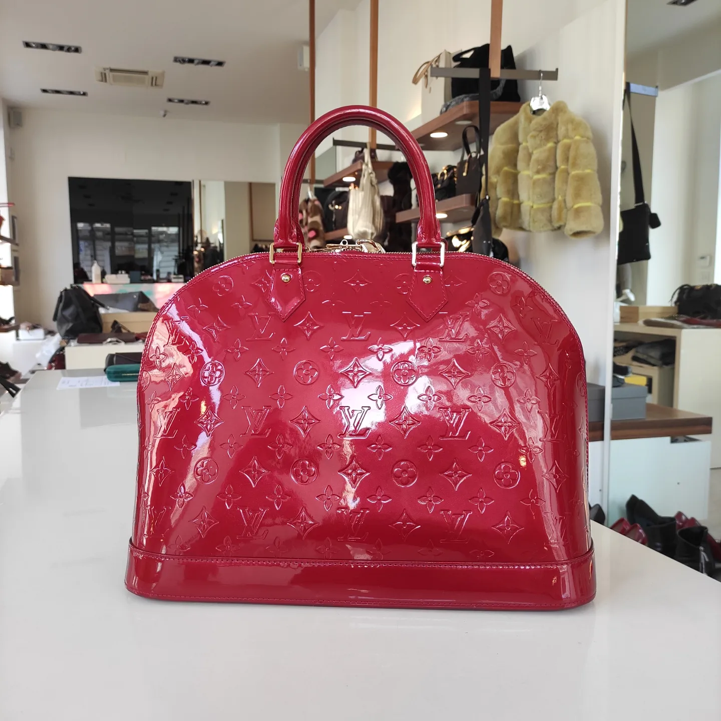 Borsa Luis Vuitton Alma vernice rossa