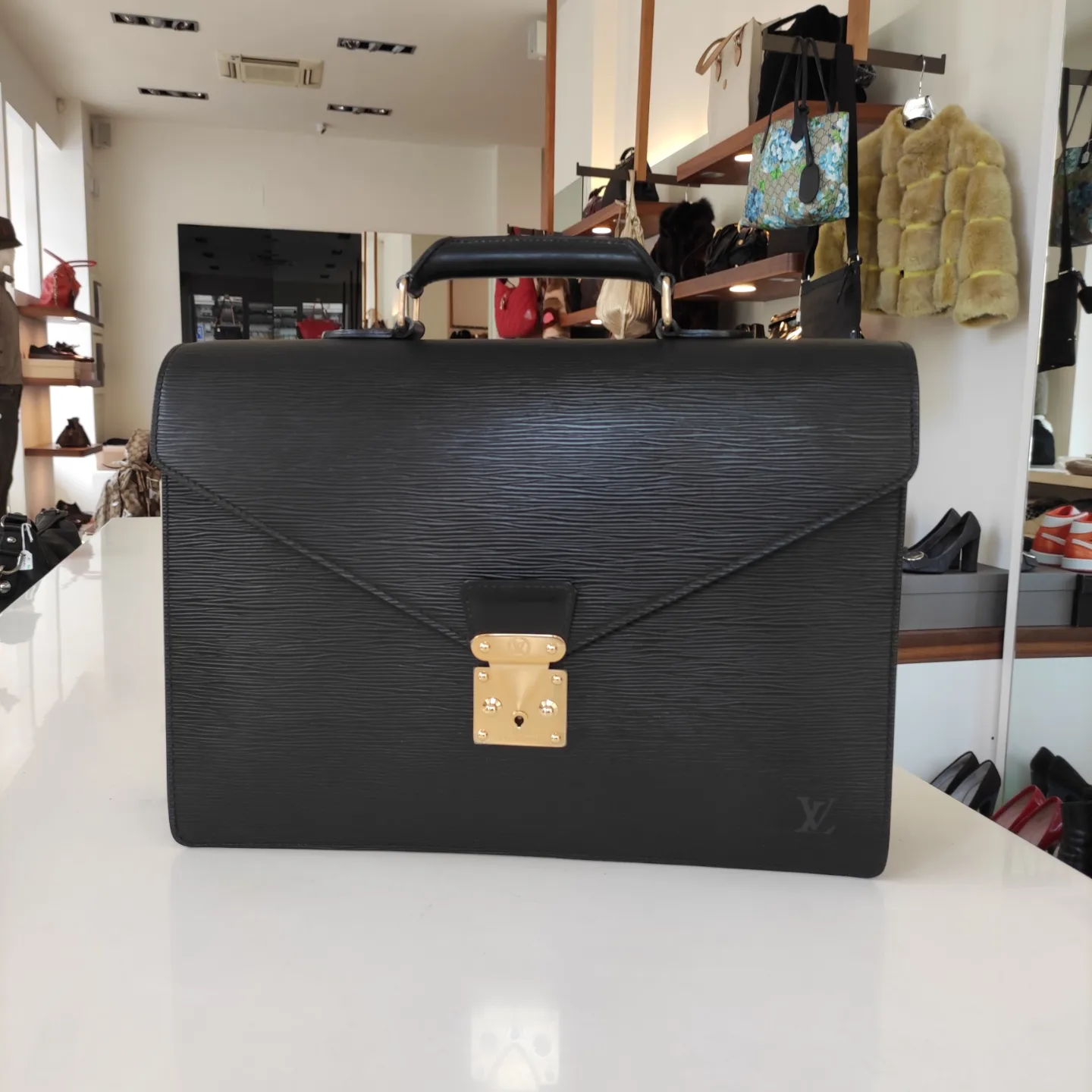 Louis Vuitton borsa Kimono MM - Easy luxury usato di lusso