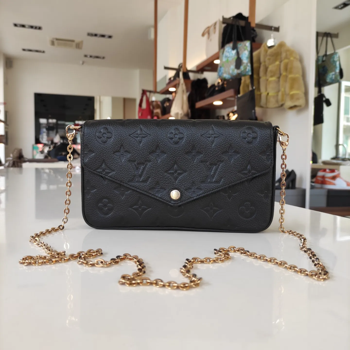 Louis Vuitton pochette Felicie in pelle Monogram Empreinte Easy Luxury Borse usate di Lusso
