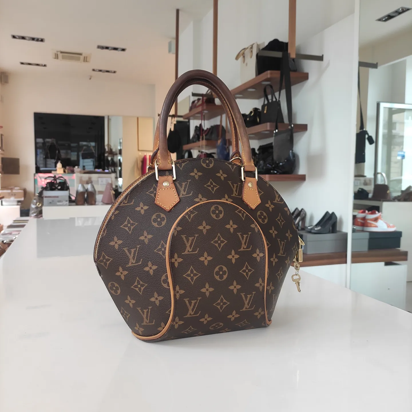 LOUIS VUITTON BORSA A MANO ELLIPSE PM MONOGRAM