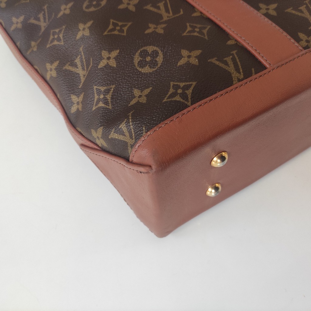 Borsa Louis Vuitton Sac weekend MM vintage in tela monogram e finiture in  pelle marrone – Easy Luxury – Borse usate di Lusso