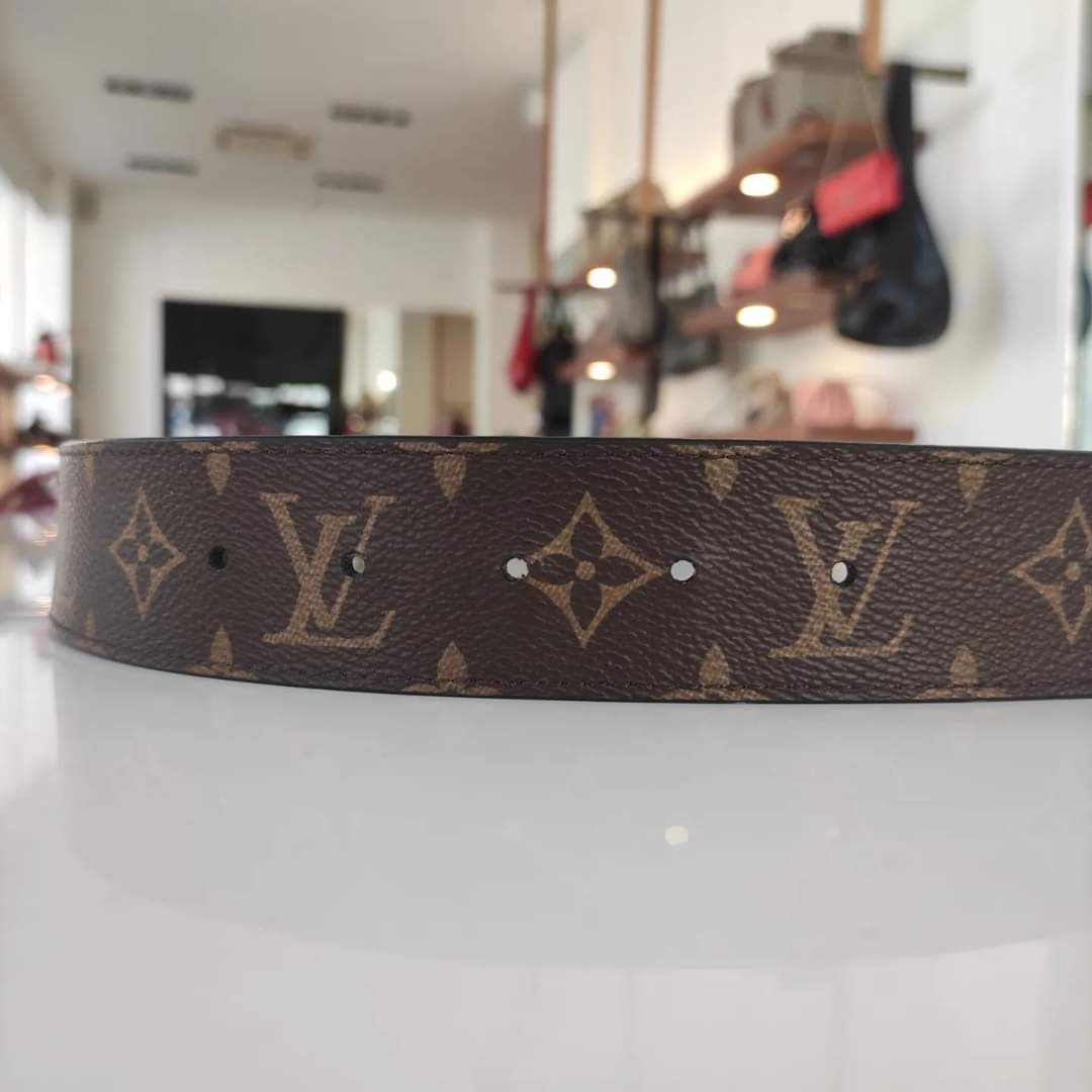 Louis Vuitton Iniziali LV 40 cintura reversibile di mm Fuschia