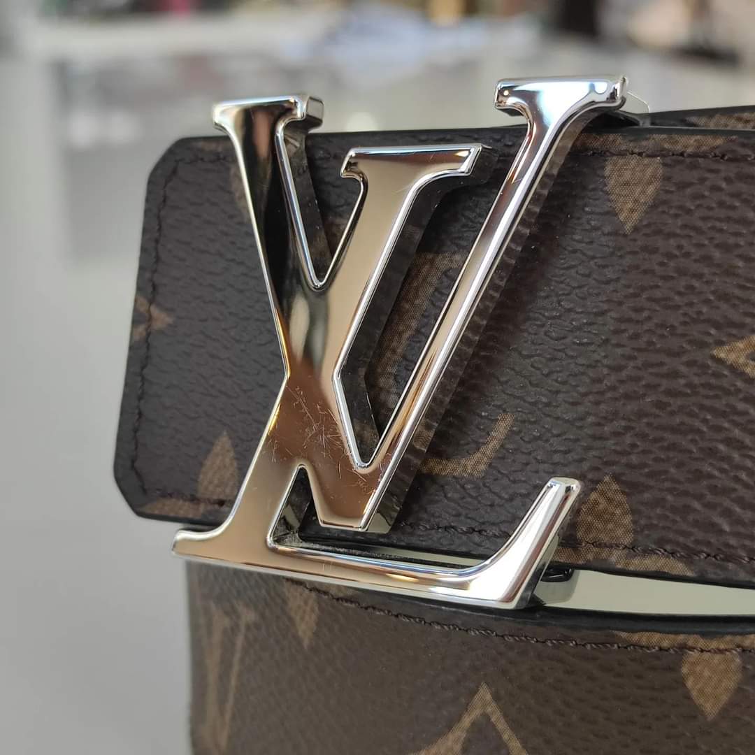 Cintura Louis Vuitton con iniziali LV nera opaca 40MM Grigio antracite Tela  ref.615584 - Joli Closet