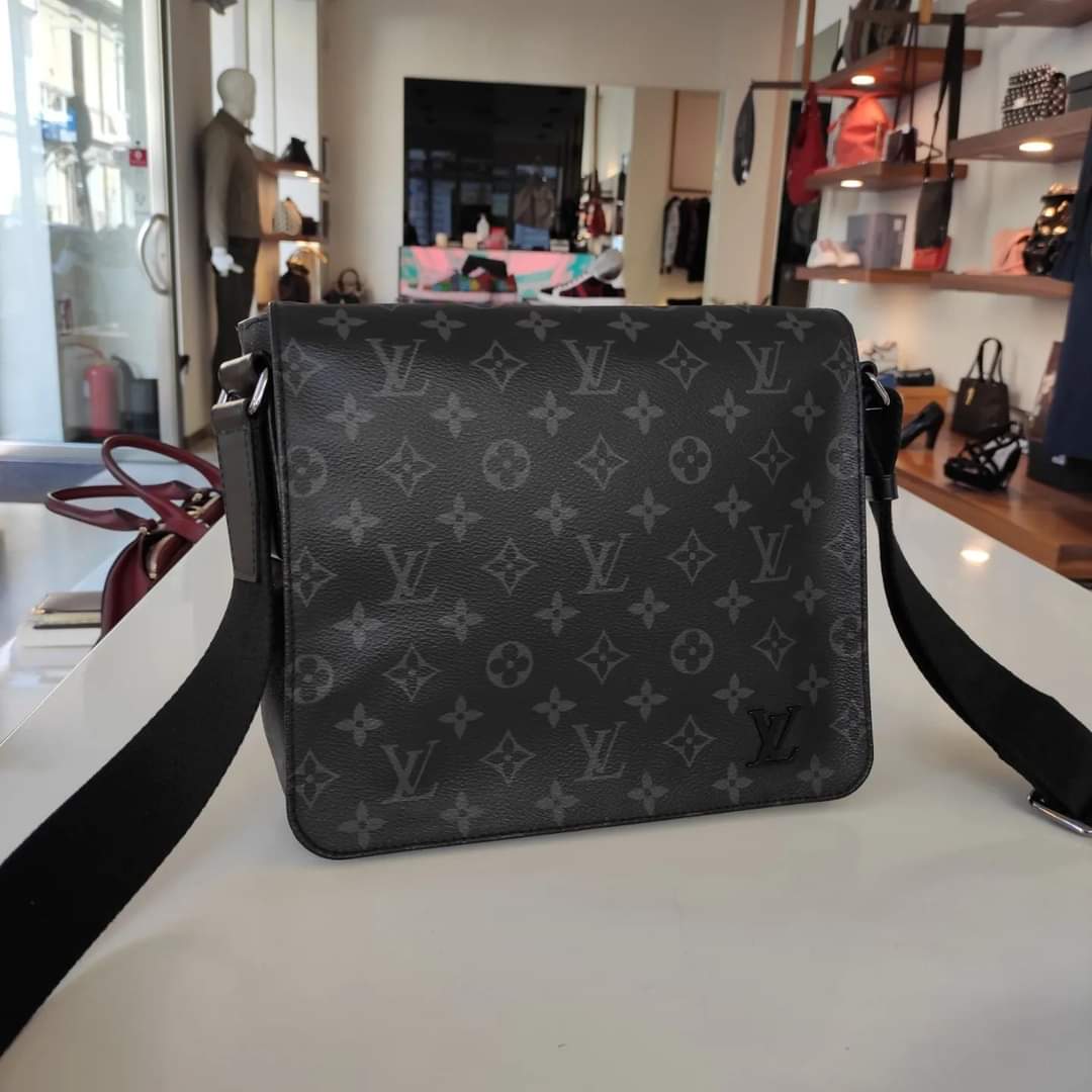Borsa a tracolla Louis Vuitton District in tela a scacchi grigio Graphite e  pelle nera