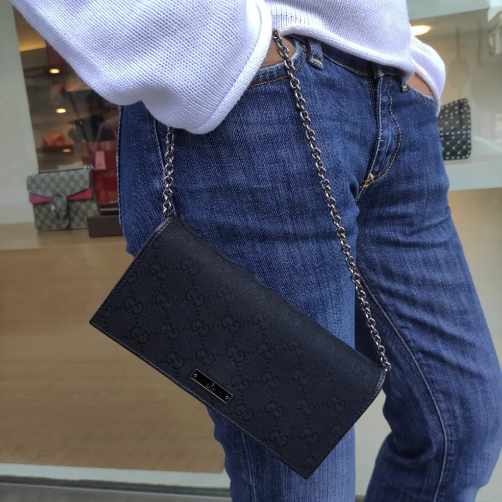 Gucci portafoglio con catena in tessuto GG e finiture in pelle Stile 170426 Easy Luxury Borse usate di Lusso