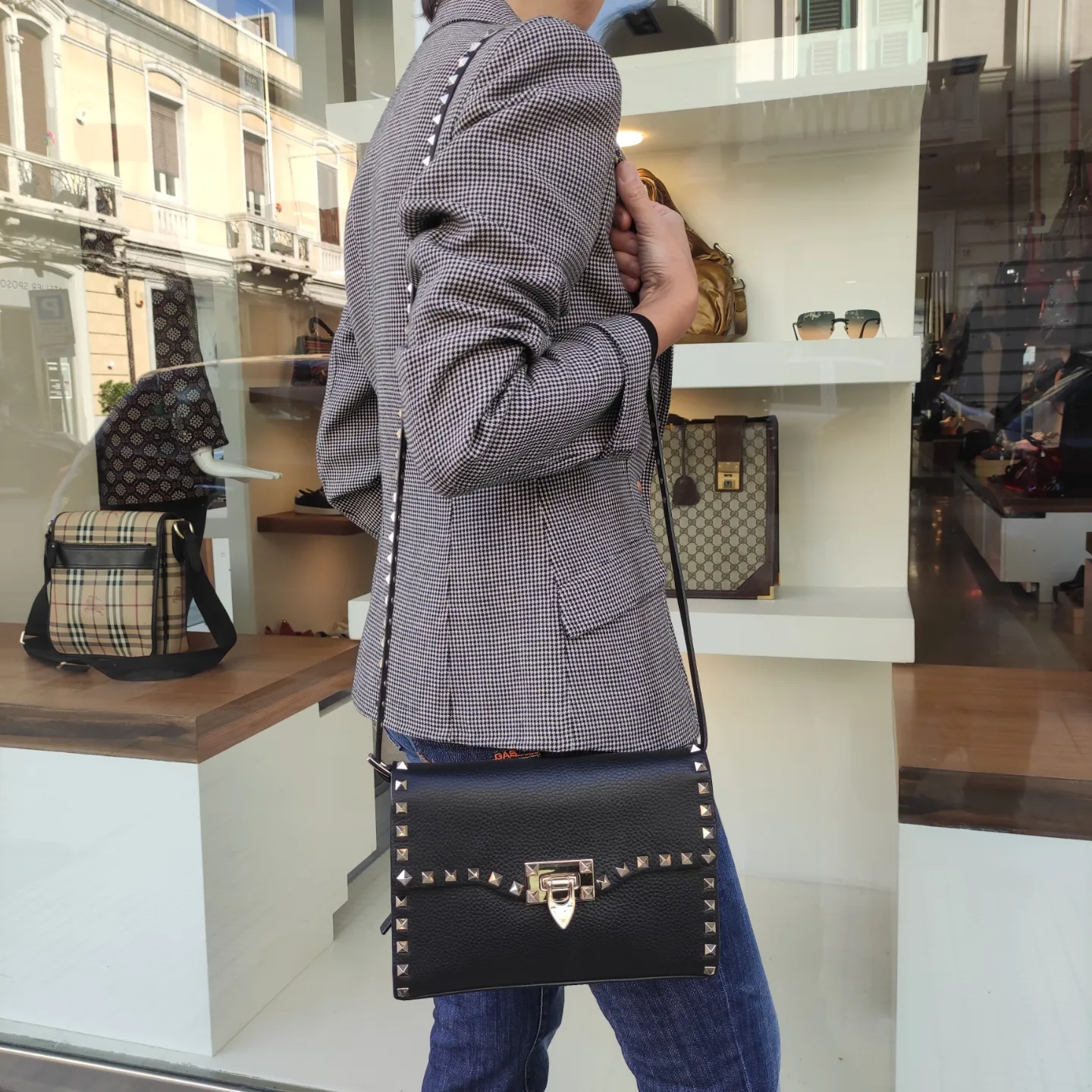 Valentino borsa piccola a tracolla Rockstud in vitello granato