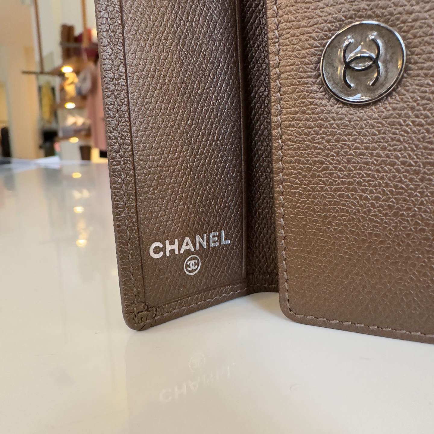 Portachiavi 6 ganci Chanel in pelle – Easy Luxury – Borse usate di Lusso