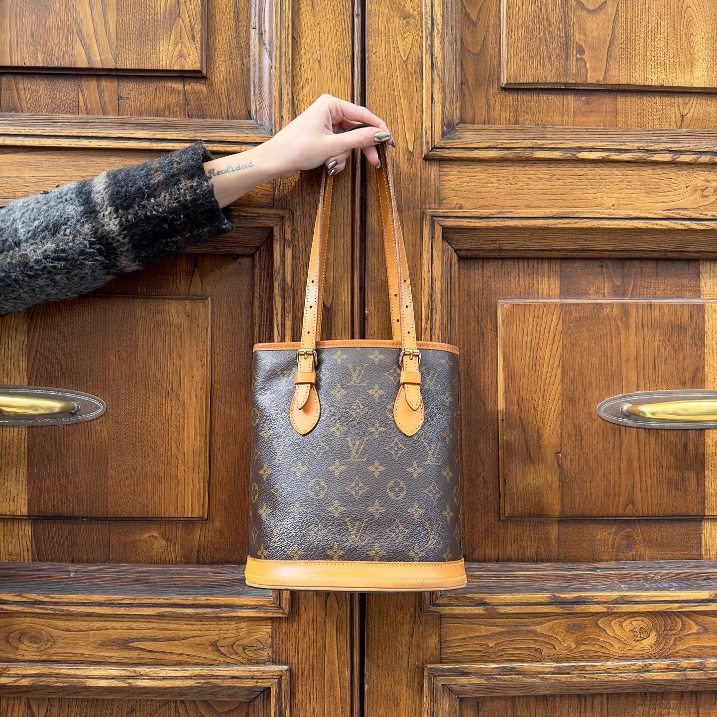 Bolsa louis vuitton petit bucket usada preço - Etiqueta de Luxo