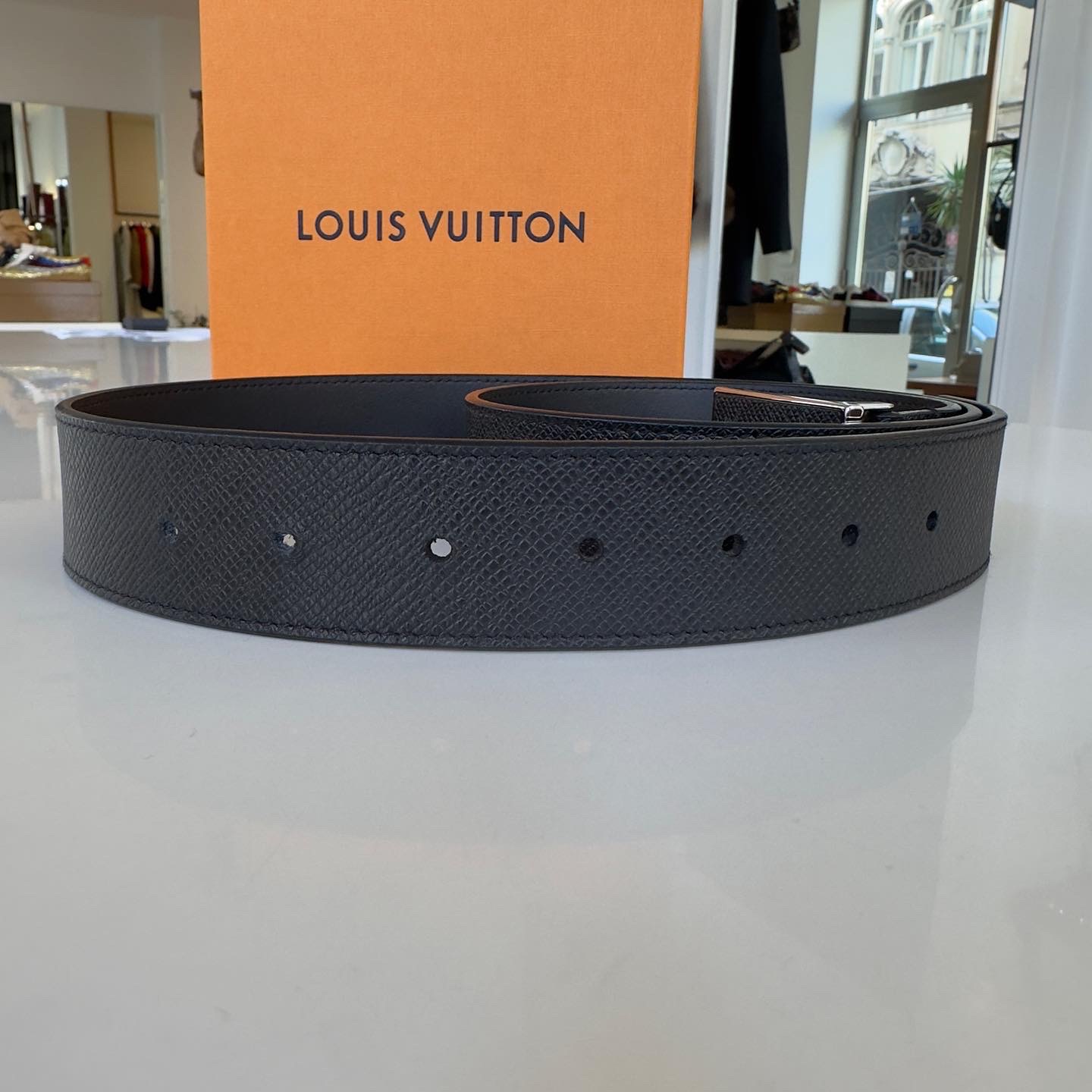 Louis Vuitton LV Cintura Eclipse Taiga Iniziali