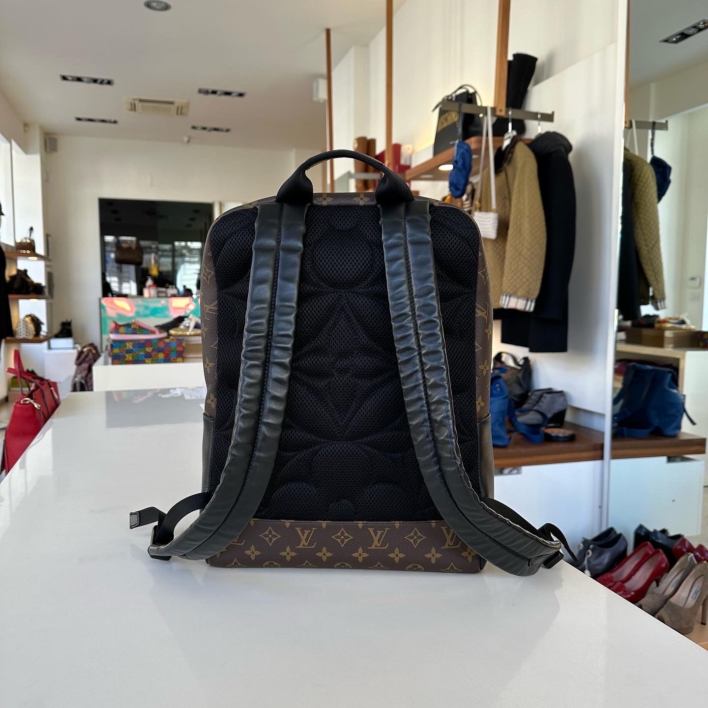 Louis Vuitton zaino Dean in tela Monogram Macassar – Easy Luxury – Borse  usate di Lusso