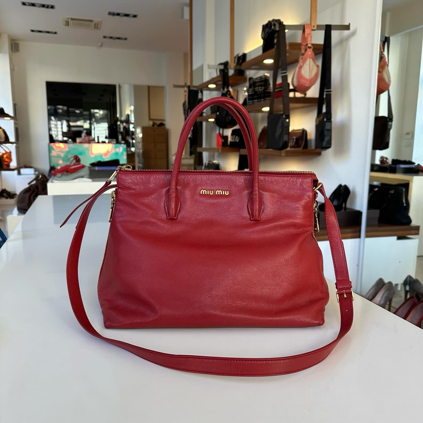 Borsa shopping Miu Miu in pelle martellata Easy Luxury Borse